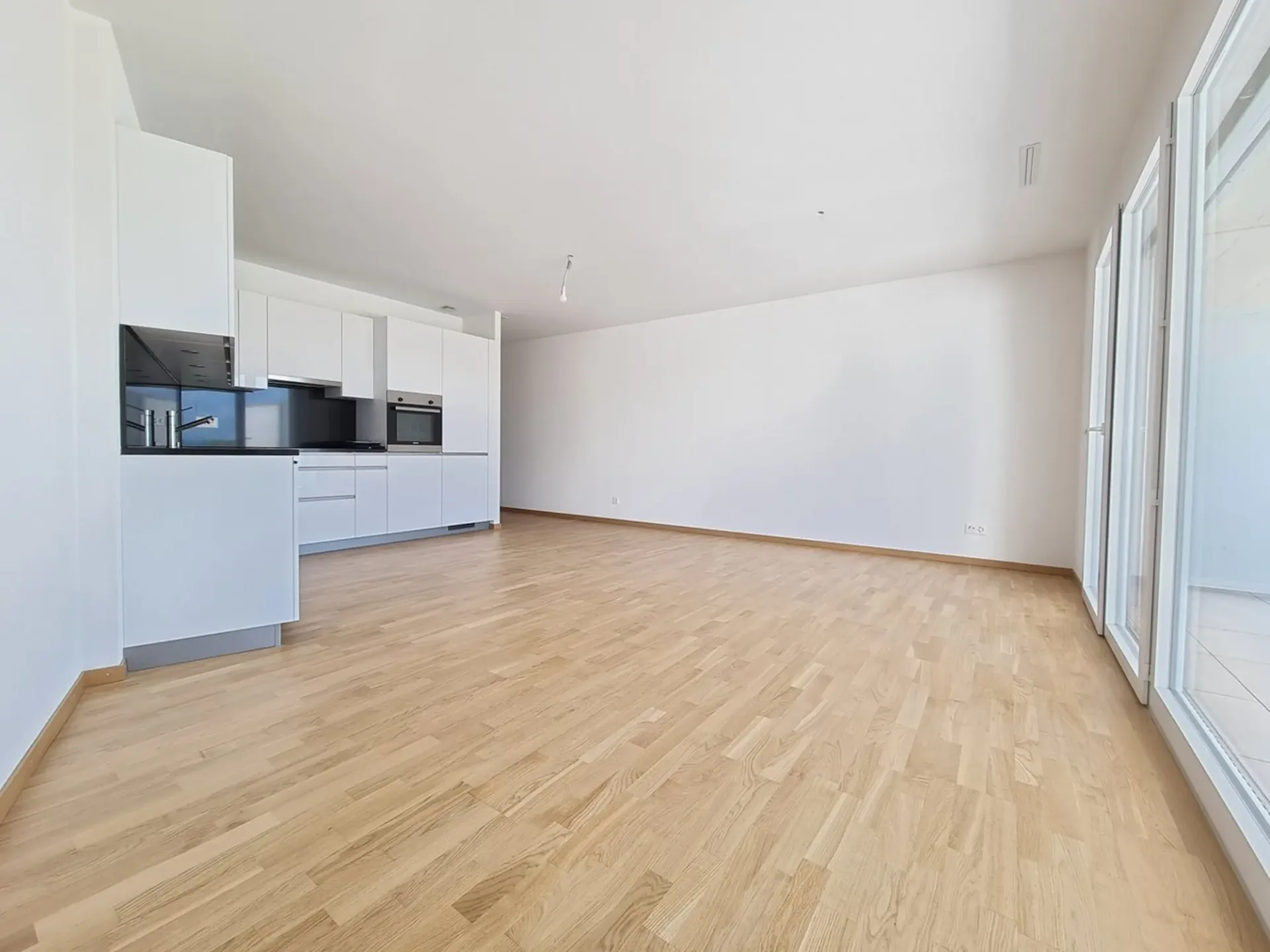 APPARTEMENT DE 2.5 PIÈCES AVEC BALCON