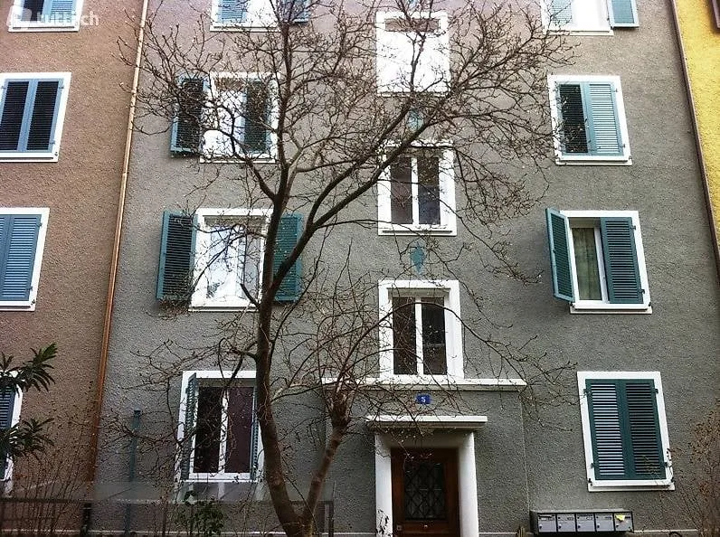 Charmante 3.5-Zimmer-Altbauwohnung mit Balkon in Basel