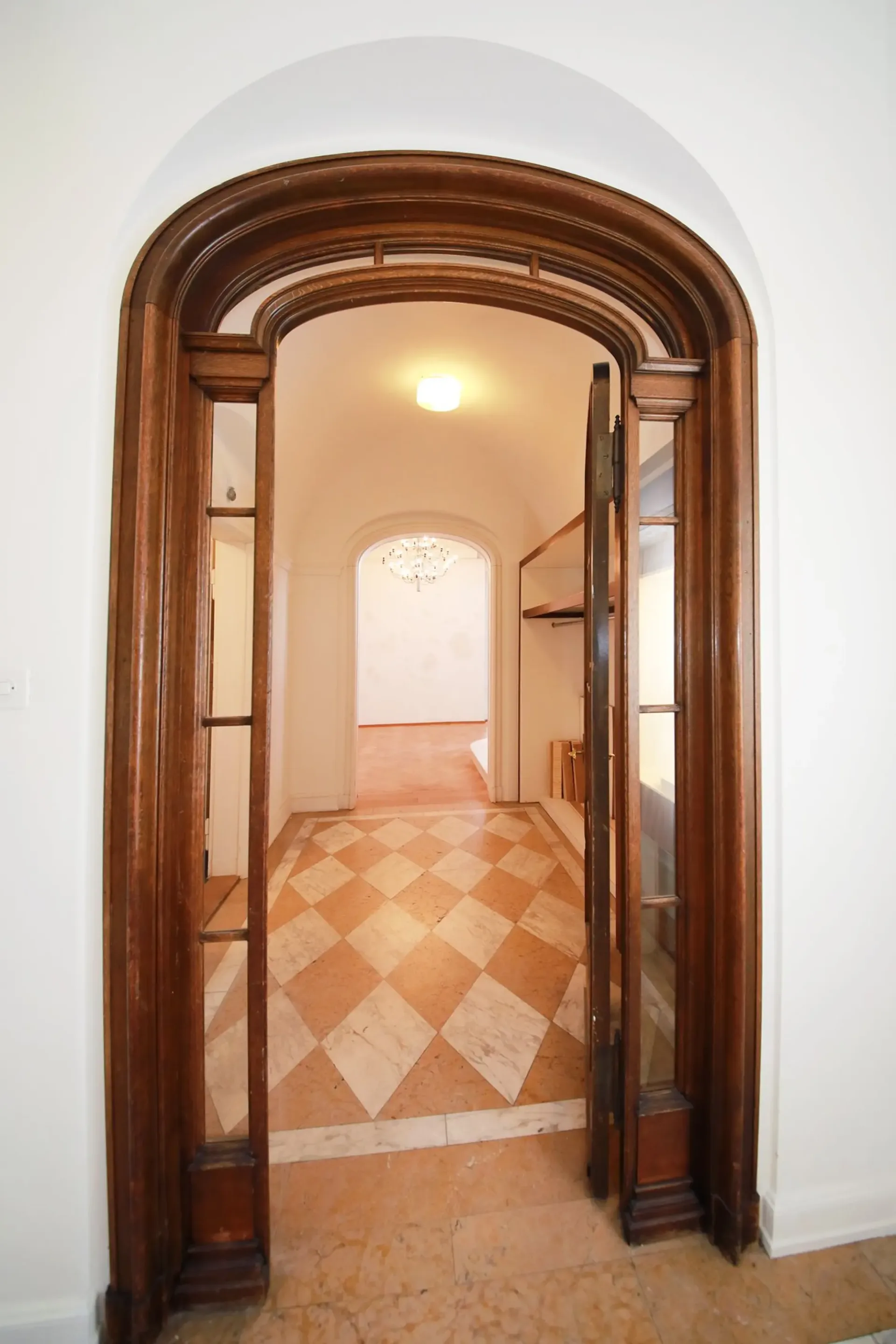 Erstvermietung - elegante Zimmer in Villa, an bester Lage im Kreis 7