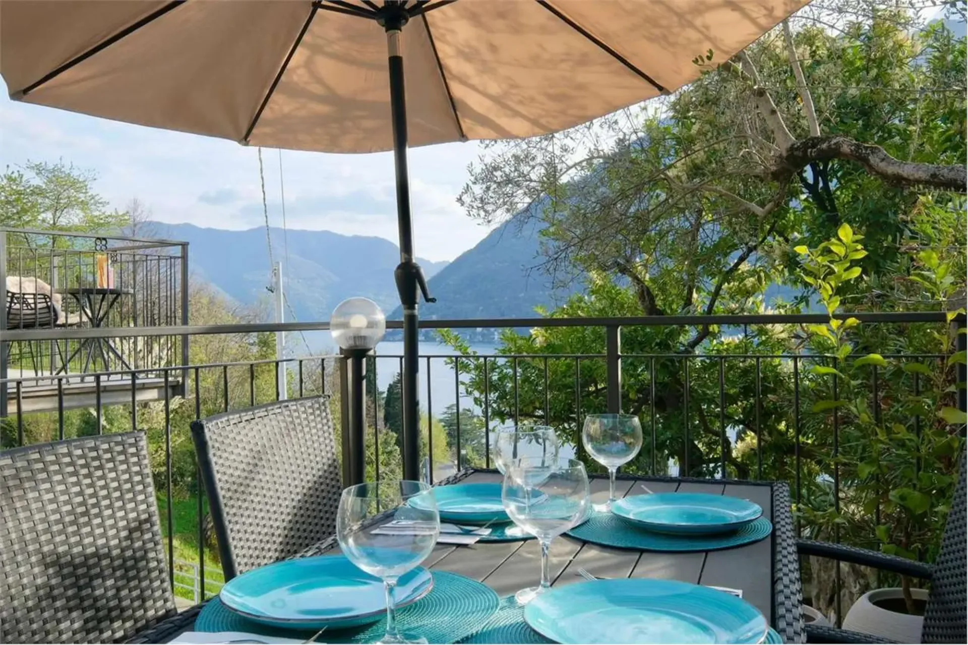 Übergängliche Vermietung mit Seeblick: Elegantes Dreizimmerapartment mit Terrasse (Ottob