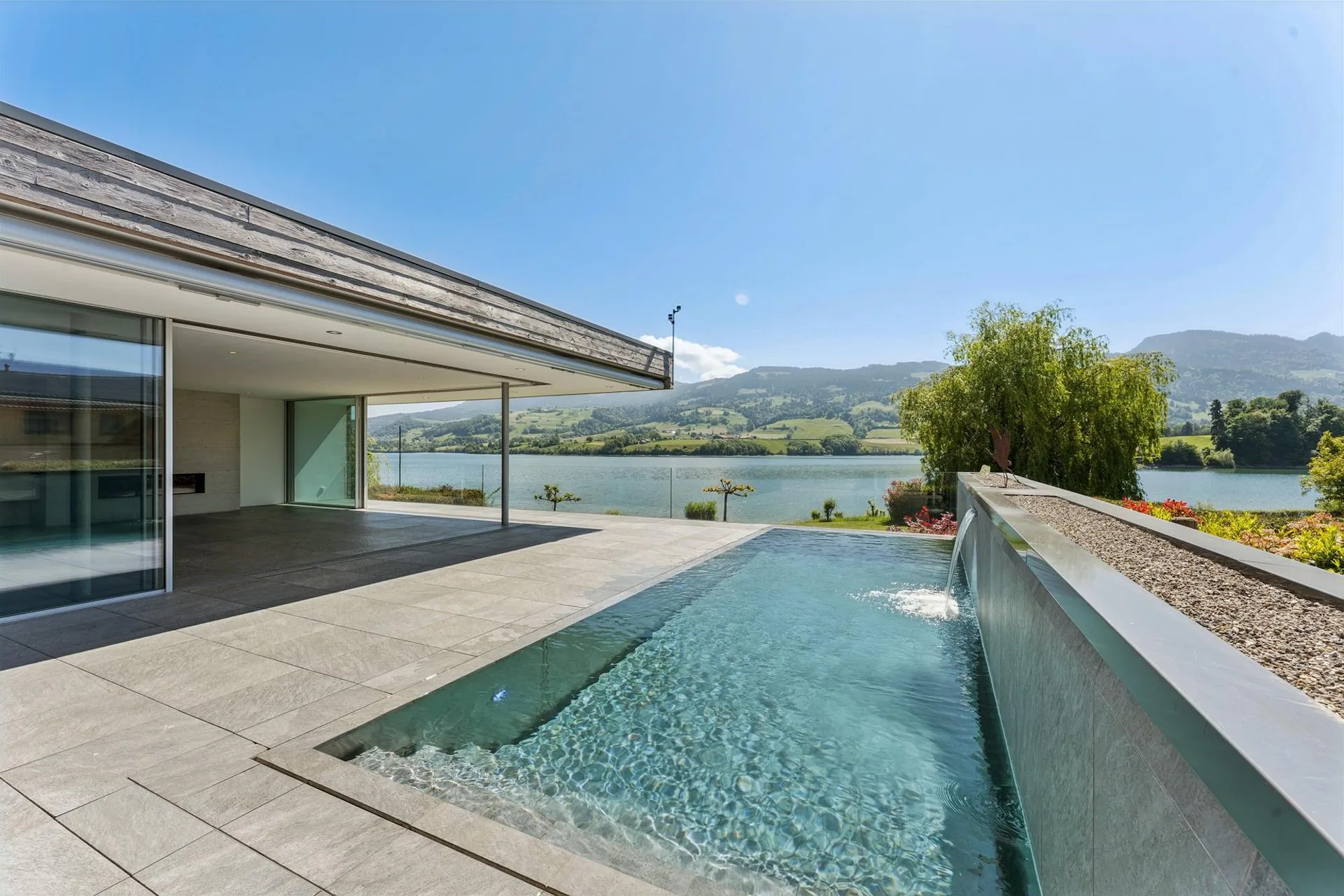Contemporary high-end villa on the shores of Lake Gruyère