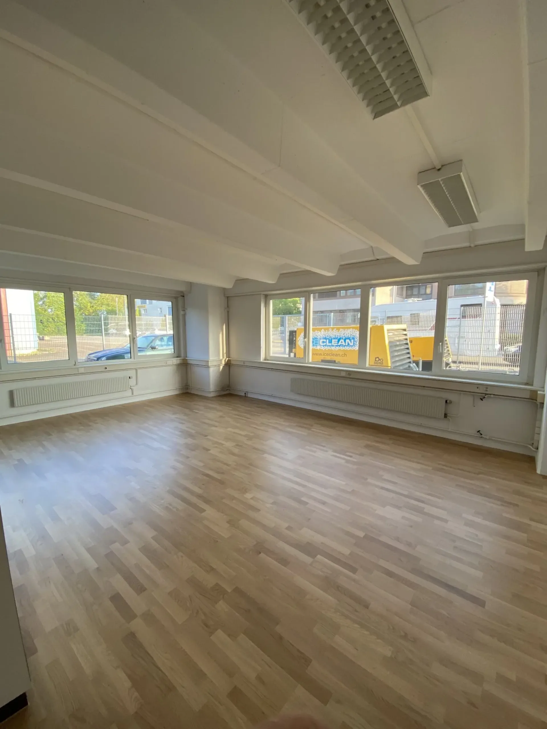 Vielseitige Büro- und Gewerbefläche im Erdgeschoss in Dällikon