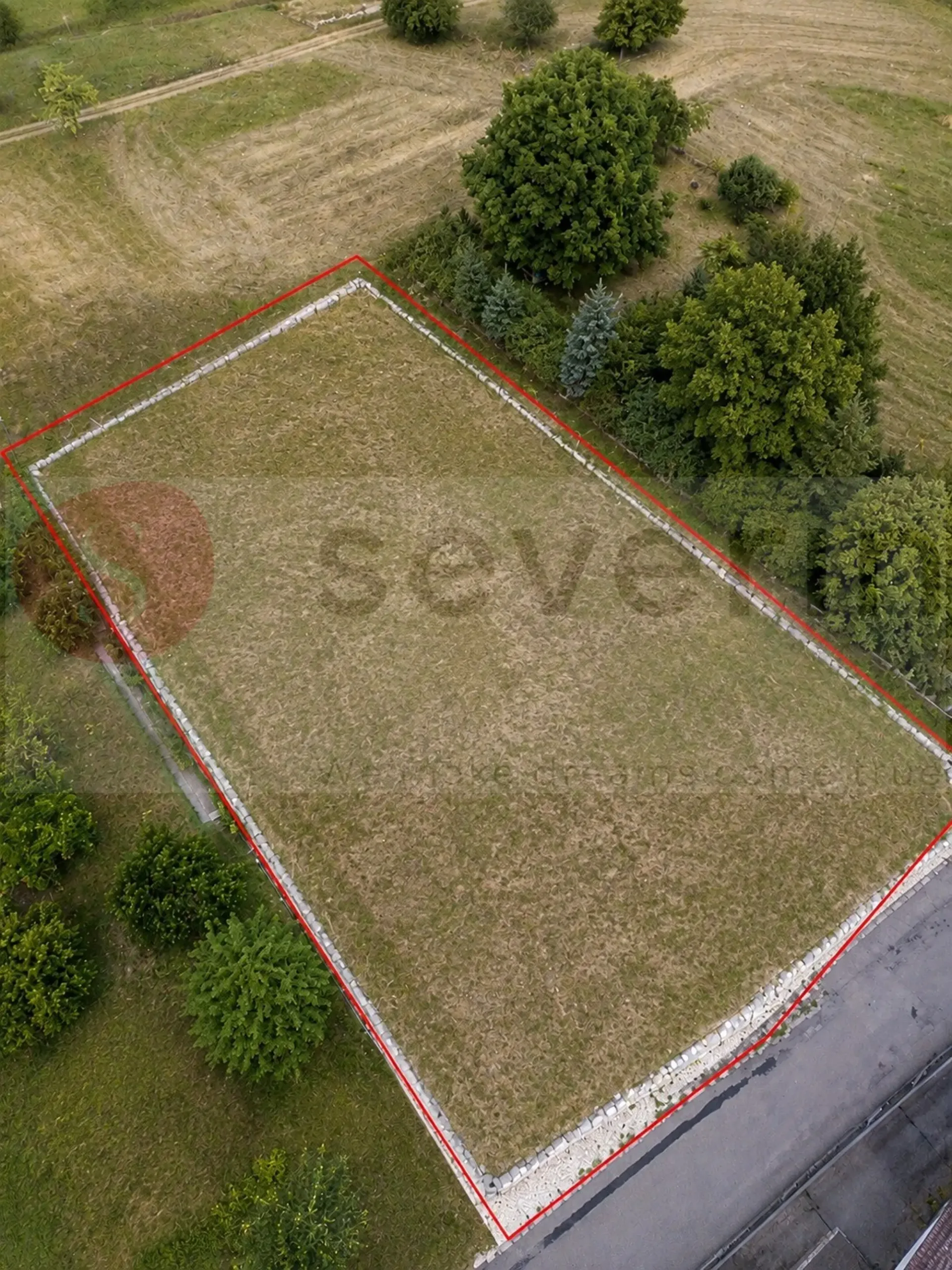 RUHIG UND ZENTRAL-1300m2 - BEBAUBAR MIT MEHR-/EINFAMILIENHÄUSER