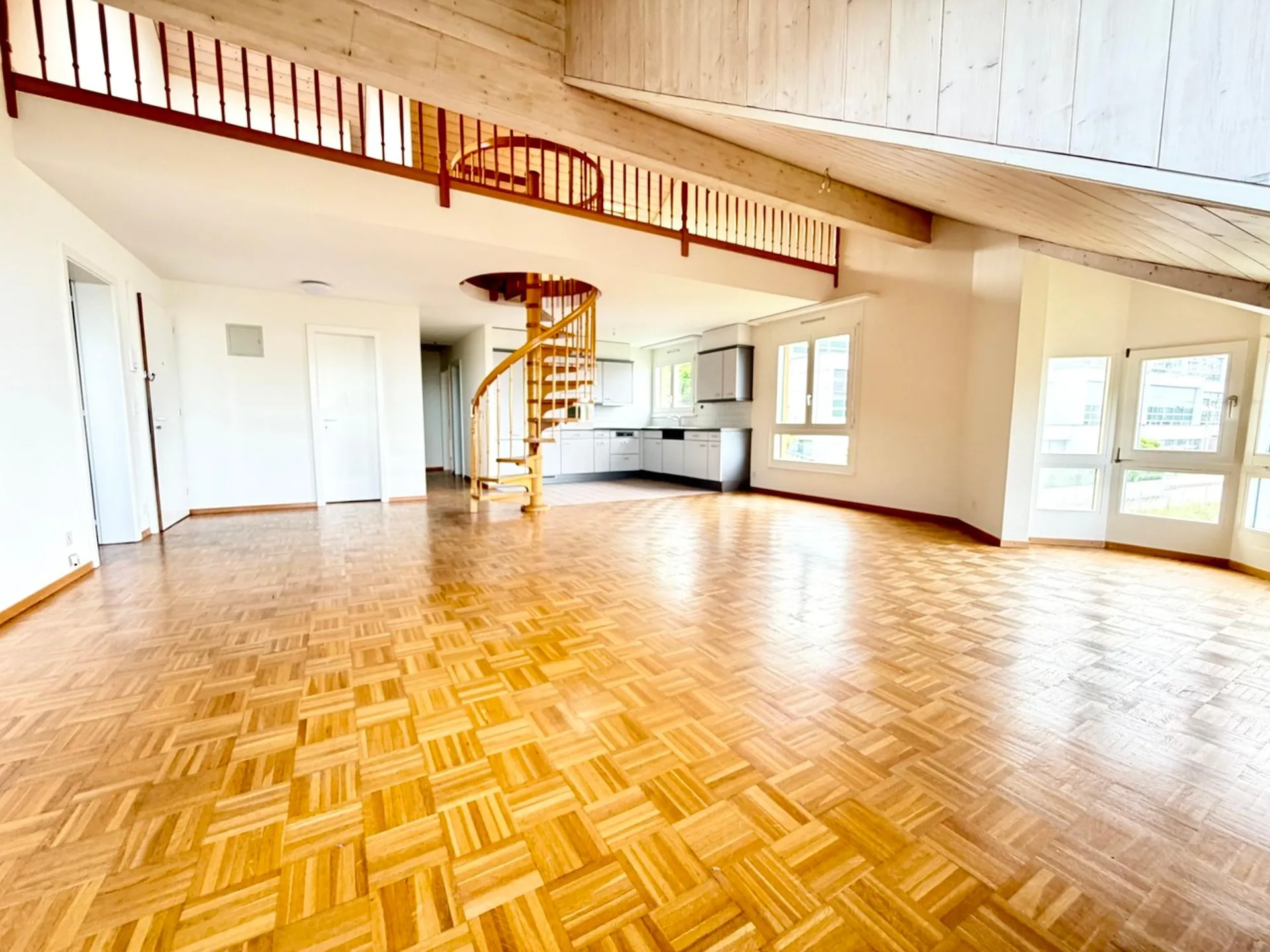 Appartamento di 4.5 locali di 155 m2 con vista libera sul lago