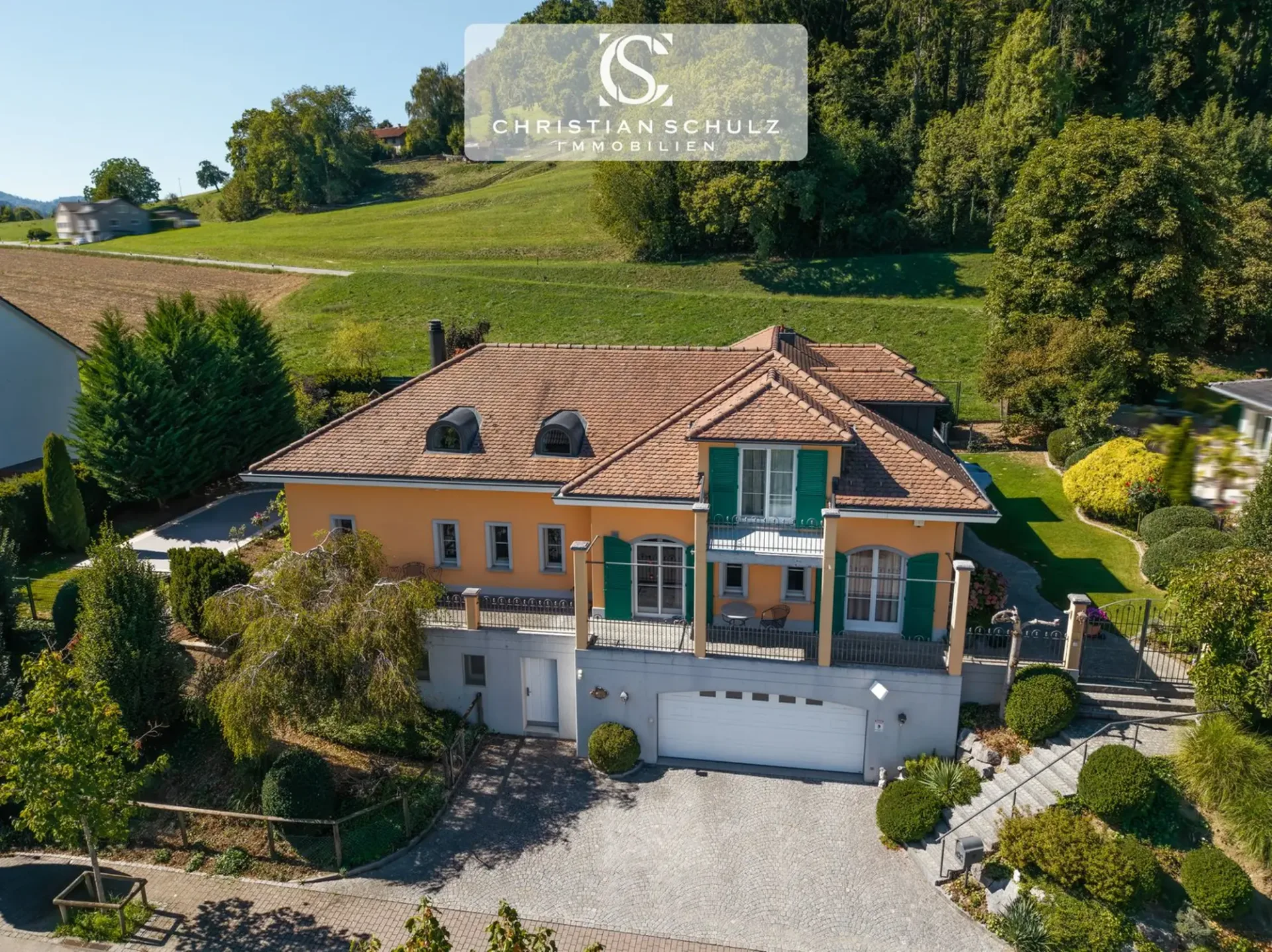 Toskanische Villa mit Säntisblick, Lift, Pool und grosszügiger Garage