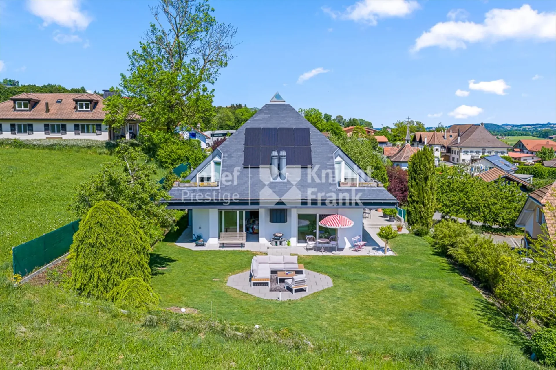 Einzelvilla mit 6 Zimmern und atemberaubendem Blick zum Verkauf in Lossy