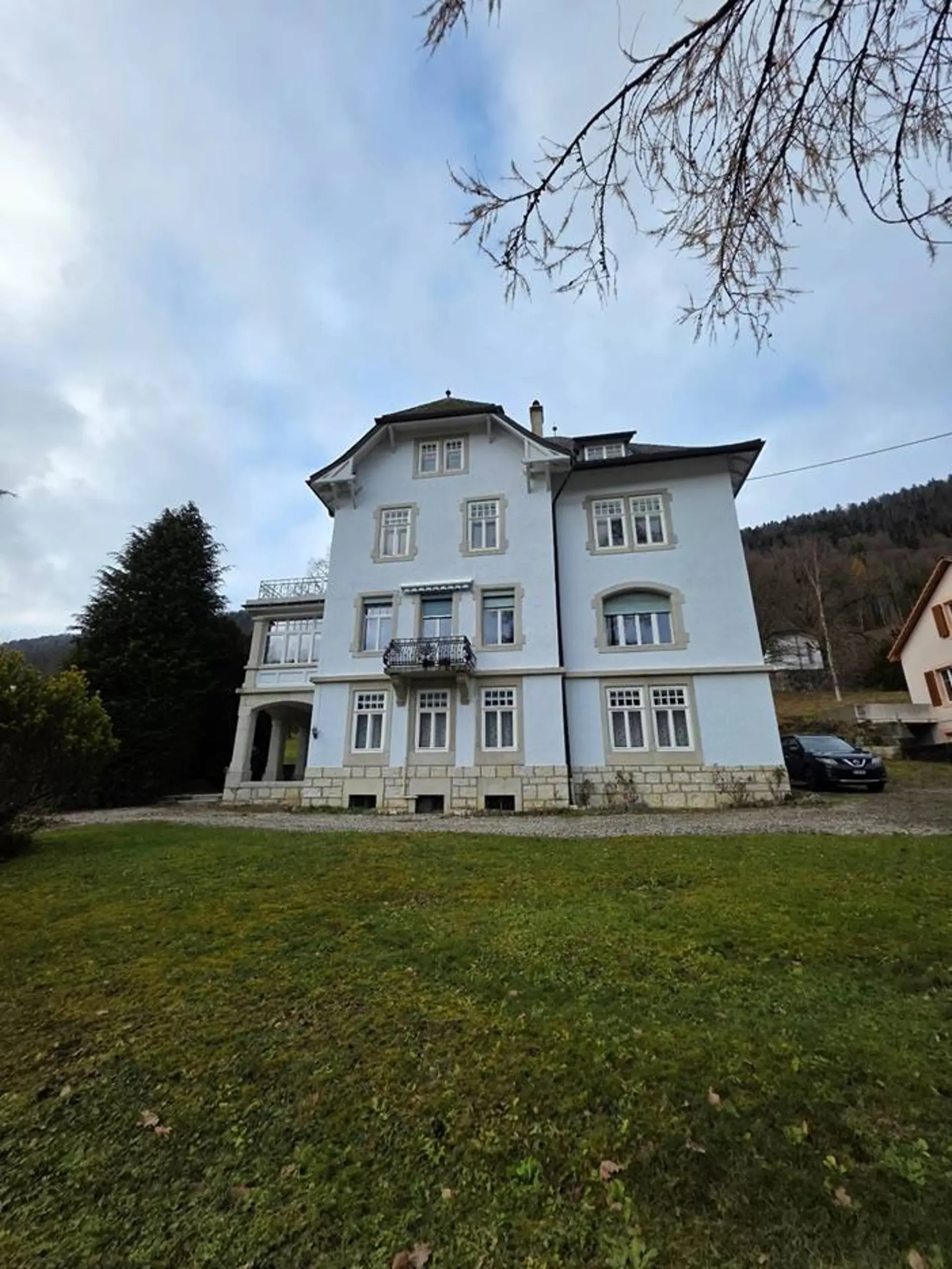 Herrschaftshaus im Herzen des Berner Juras