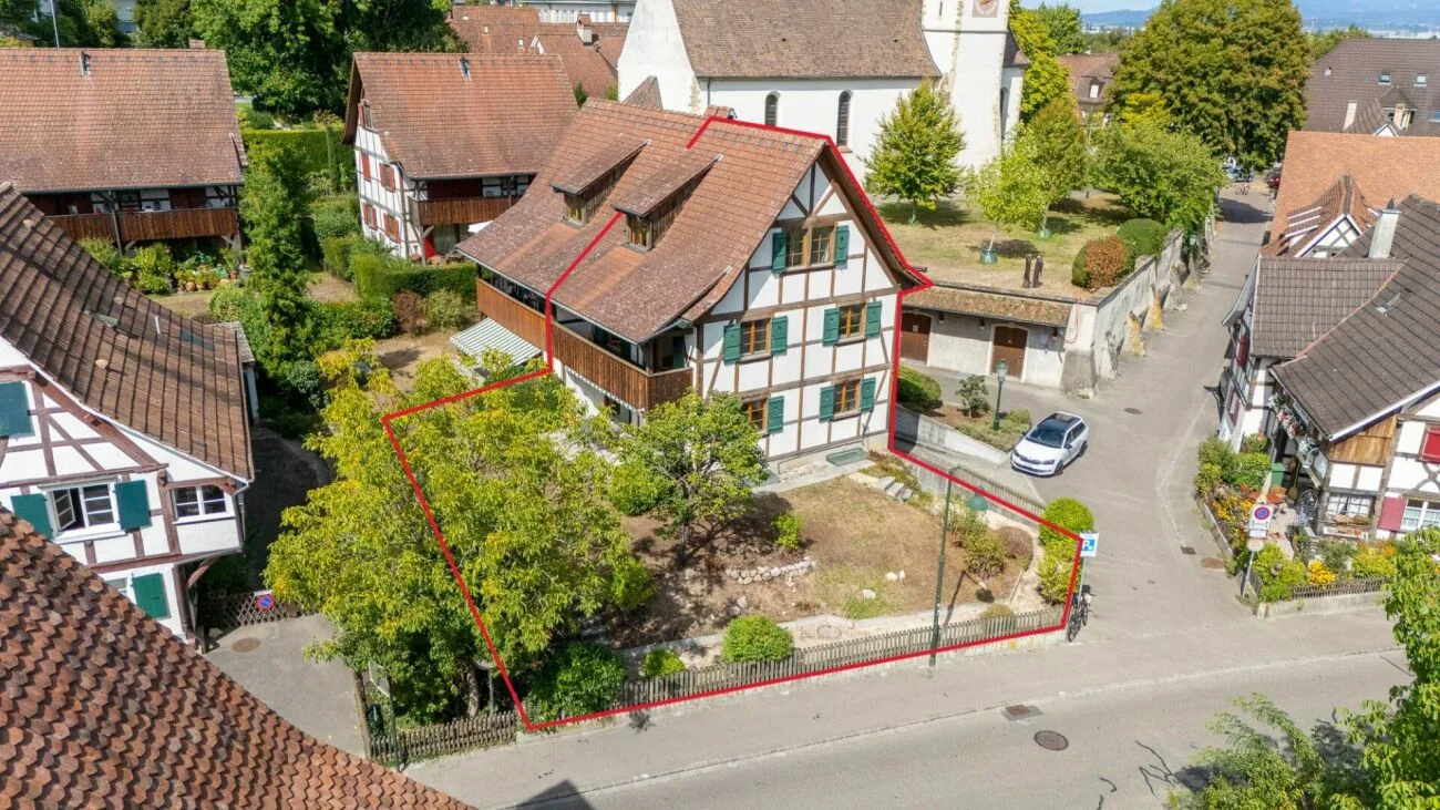 Ampia casa a schiera di 4,5 locali con stanza hobby e 2 posti auto