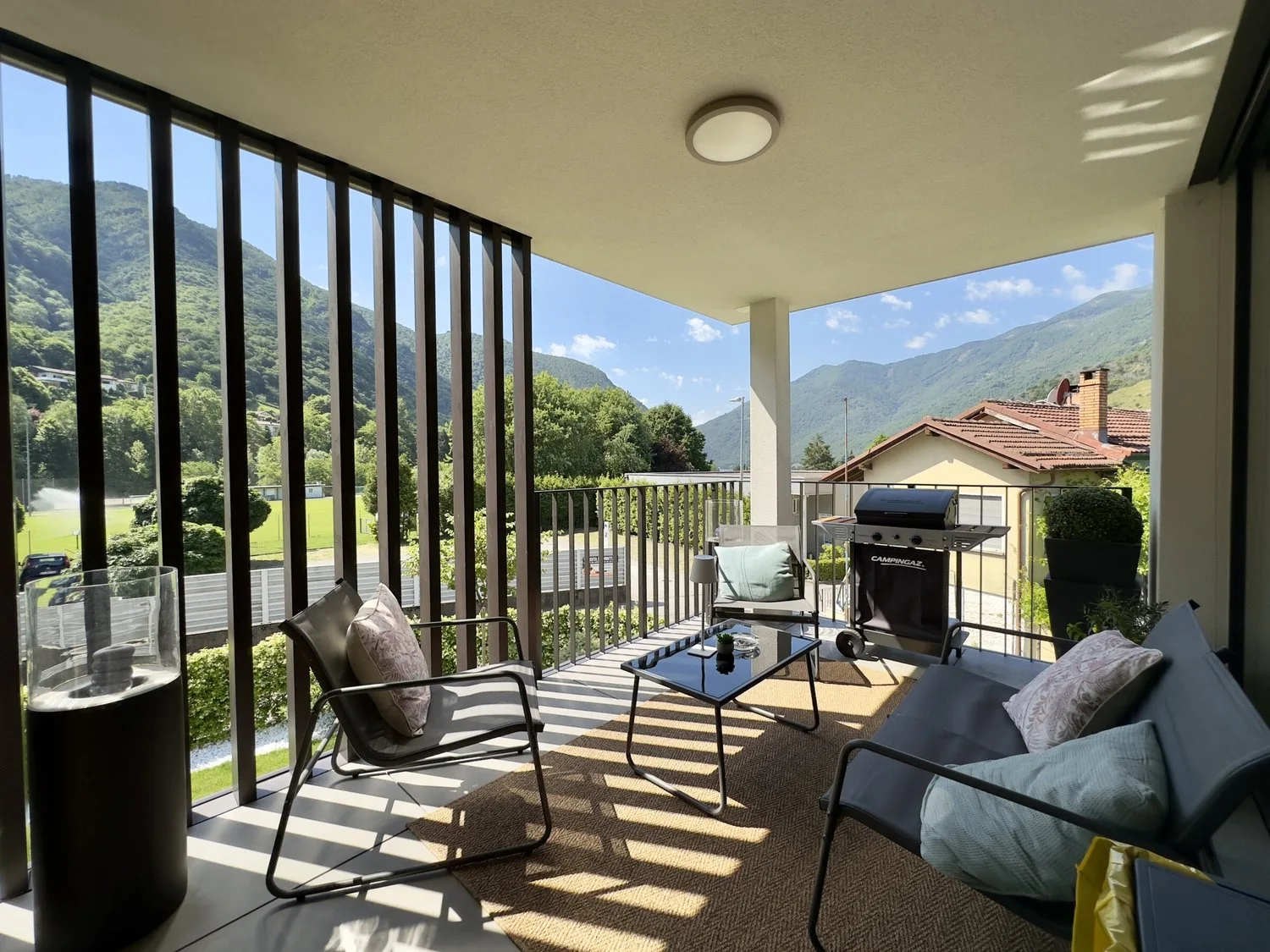 SPLENDIDO E AMPIO 4.5 LOCALI CON FINITURE DI PREGIO A RIVERA