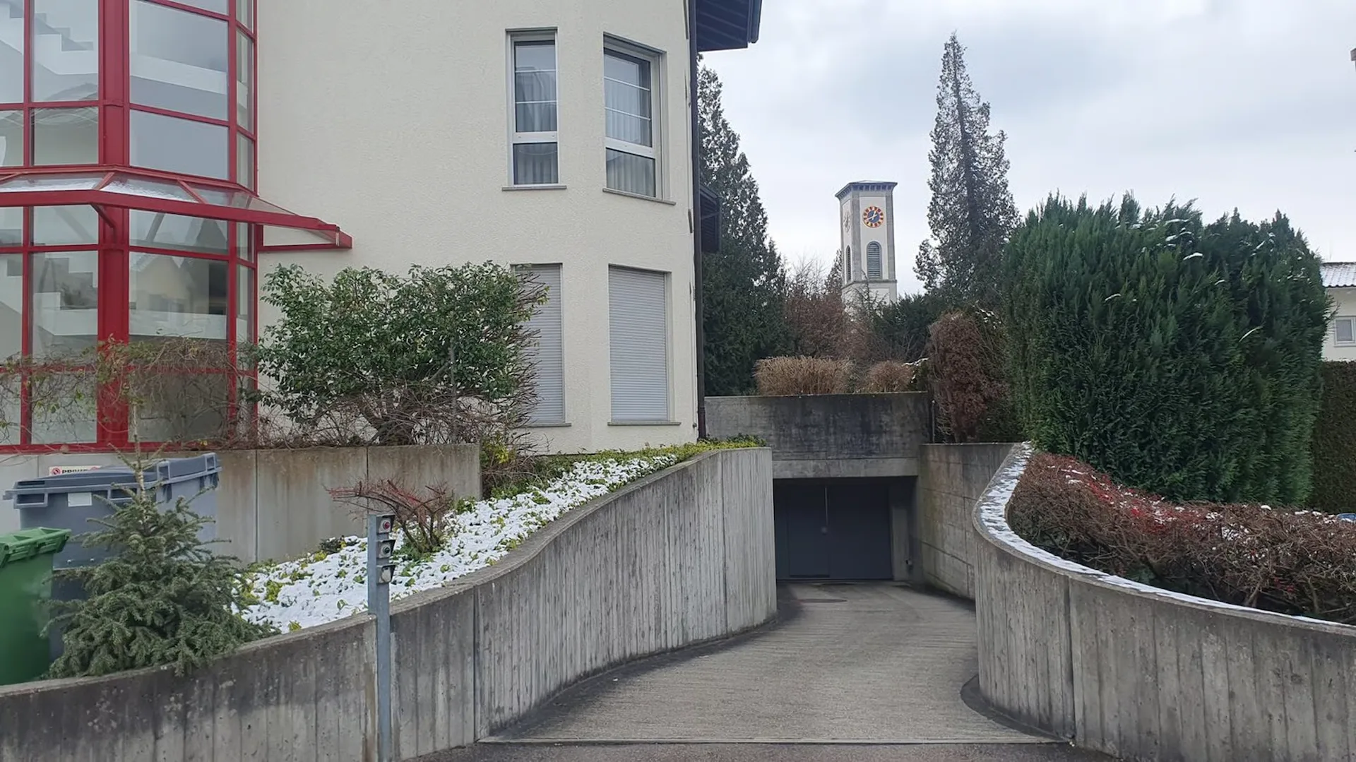 Tiefgaragenstellplatz zu vermieten