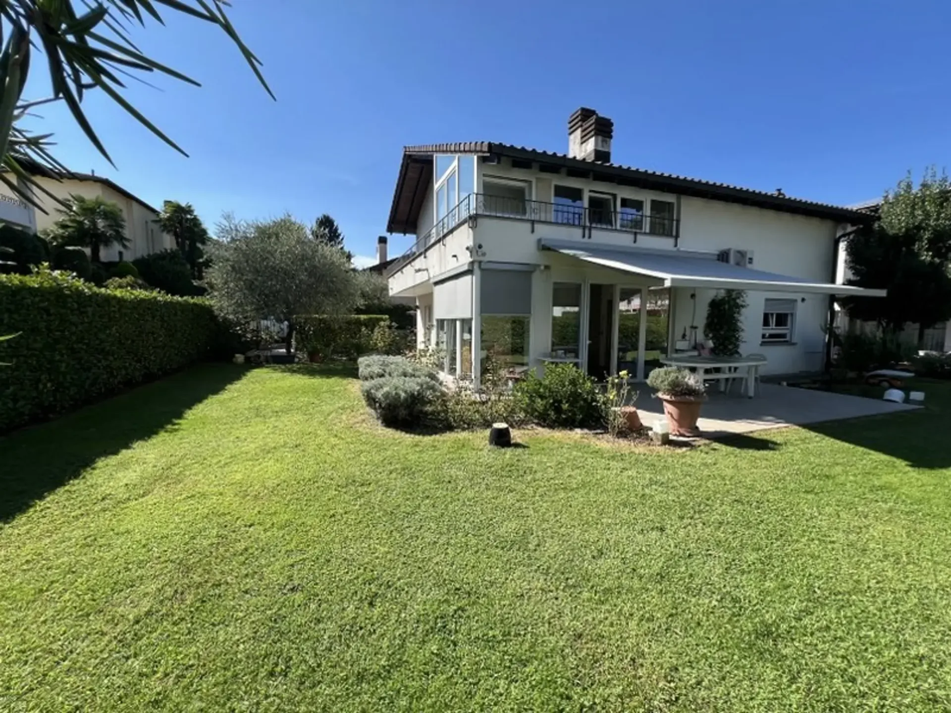 VILLA UNIFAMILIARE CON GIARDINO, MOLTO SOLEGGIATA