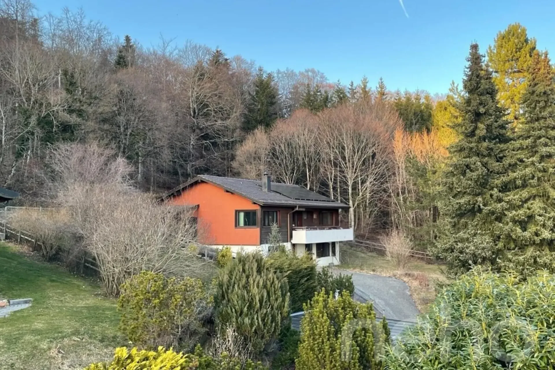 A 5 minutes d'Aubonne: grande villa nichée dans un écrin de verdure