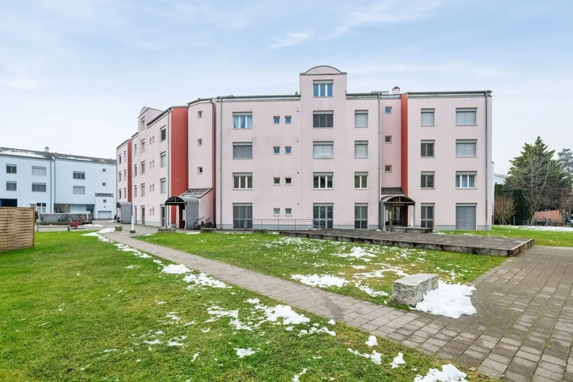 Helle Wohnung mit moderner Küche