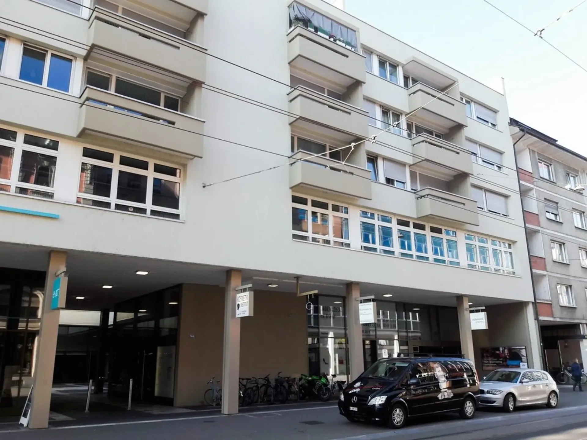 Einstellhallenparkplatz im Gundeli