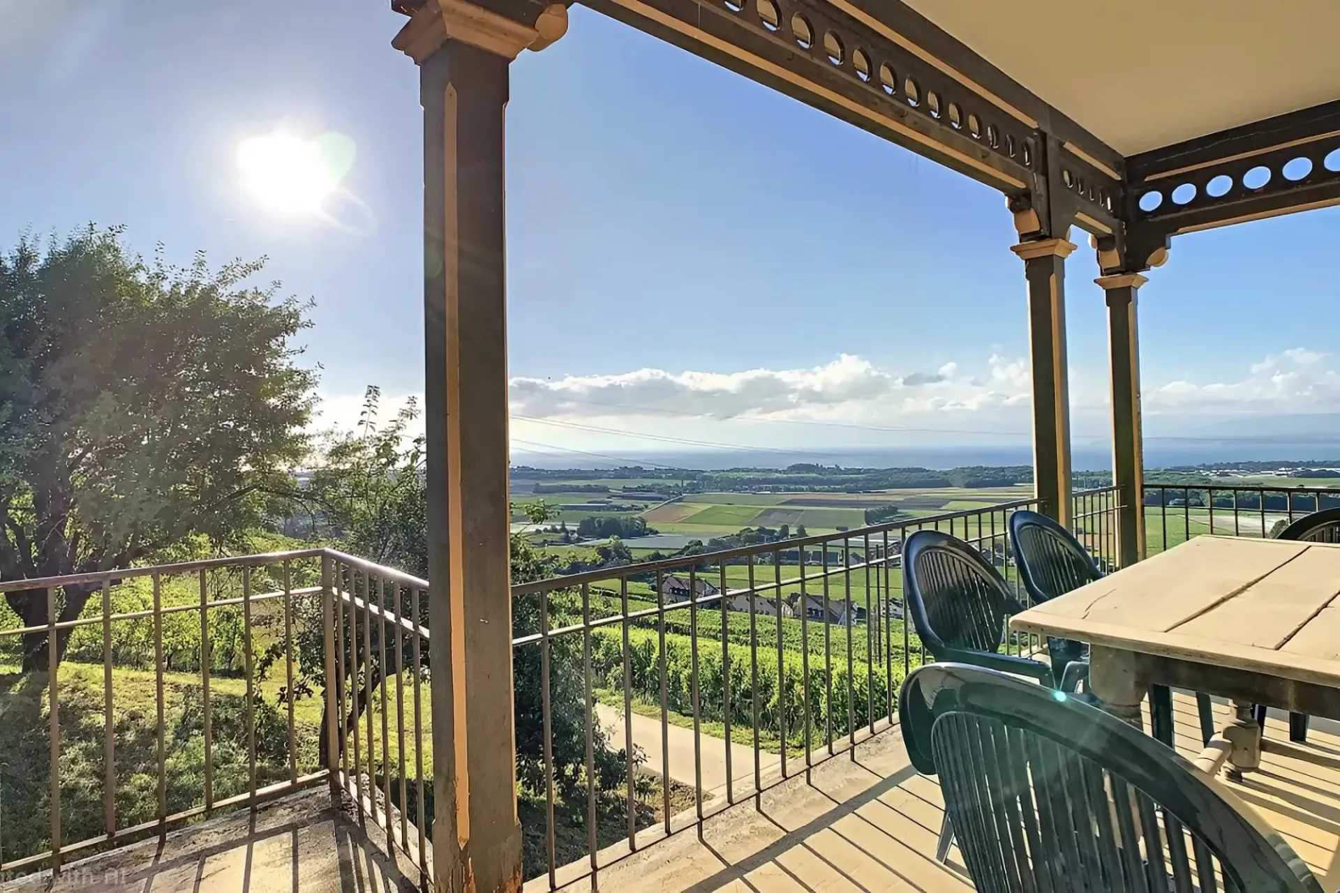 Luins, Weinbau-Domaine mit Wald, atemberaubender Blick auf den See