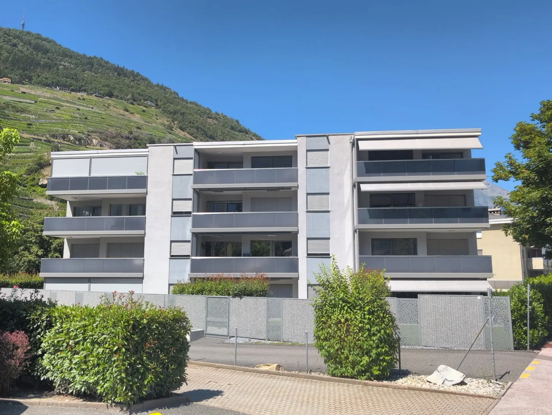 Perle rare! Magnifices 4.5 Zimmer, mit Terrasse und privatem Rasen, zu vermieten in Martigny!