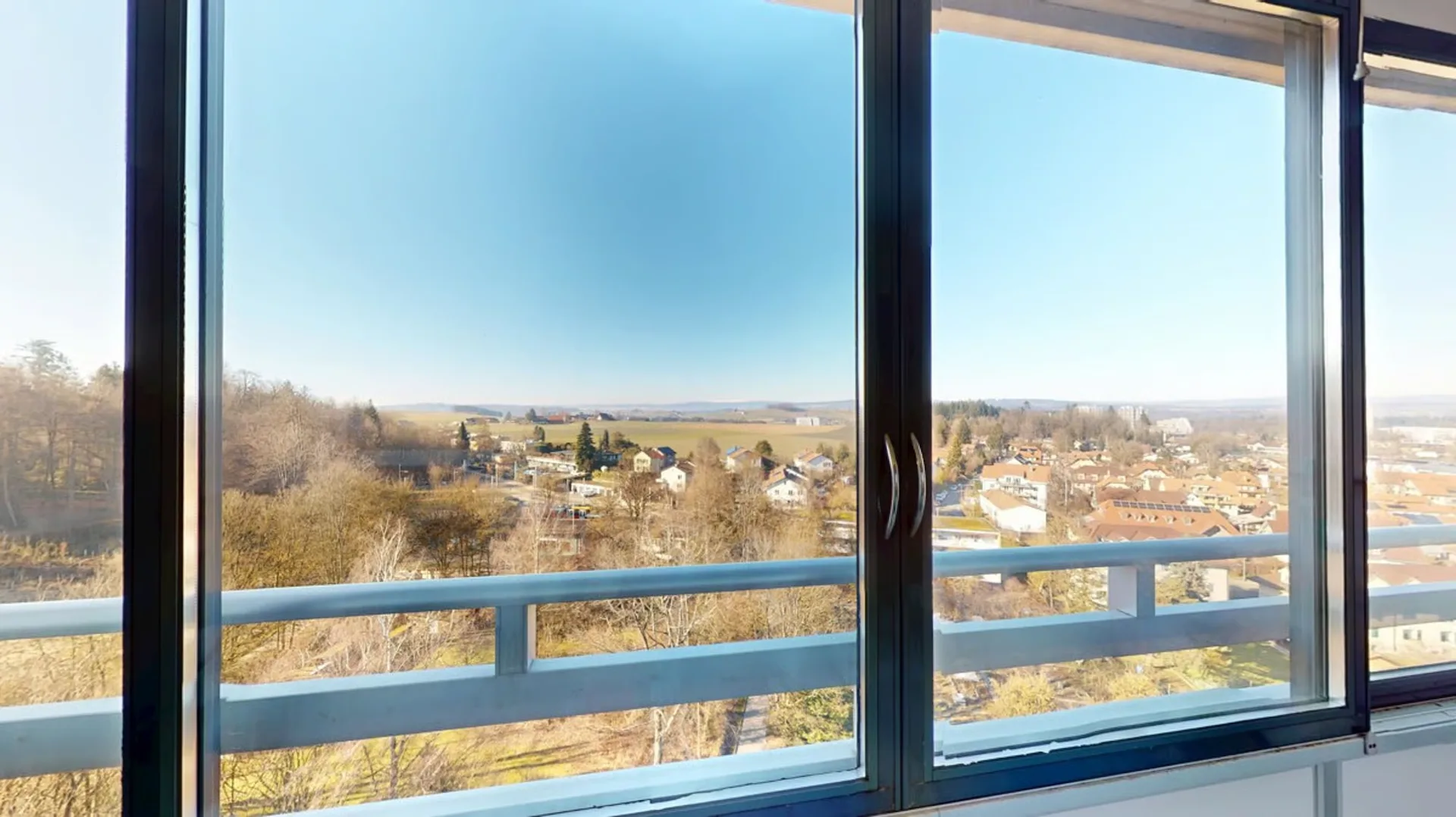 Grosszügige 5.5 Zimmer Wohnung mit Aussicht