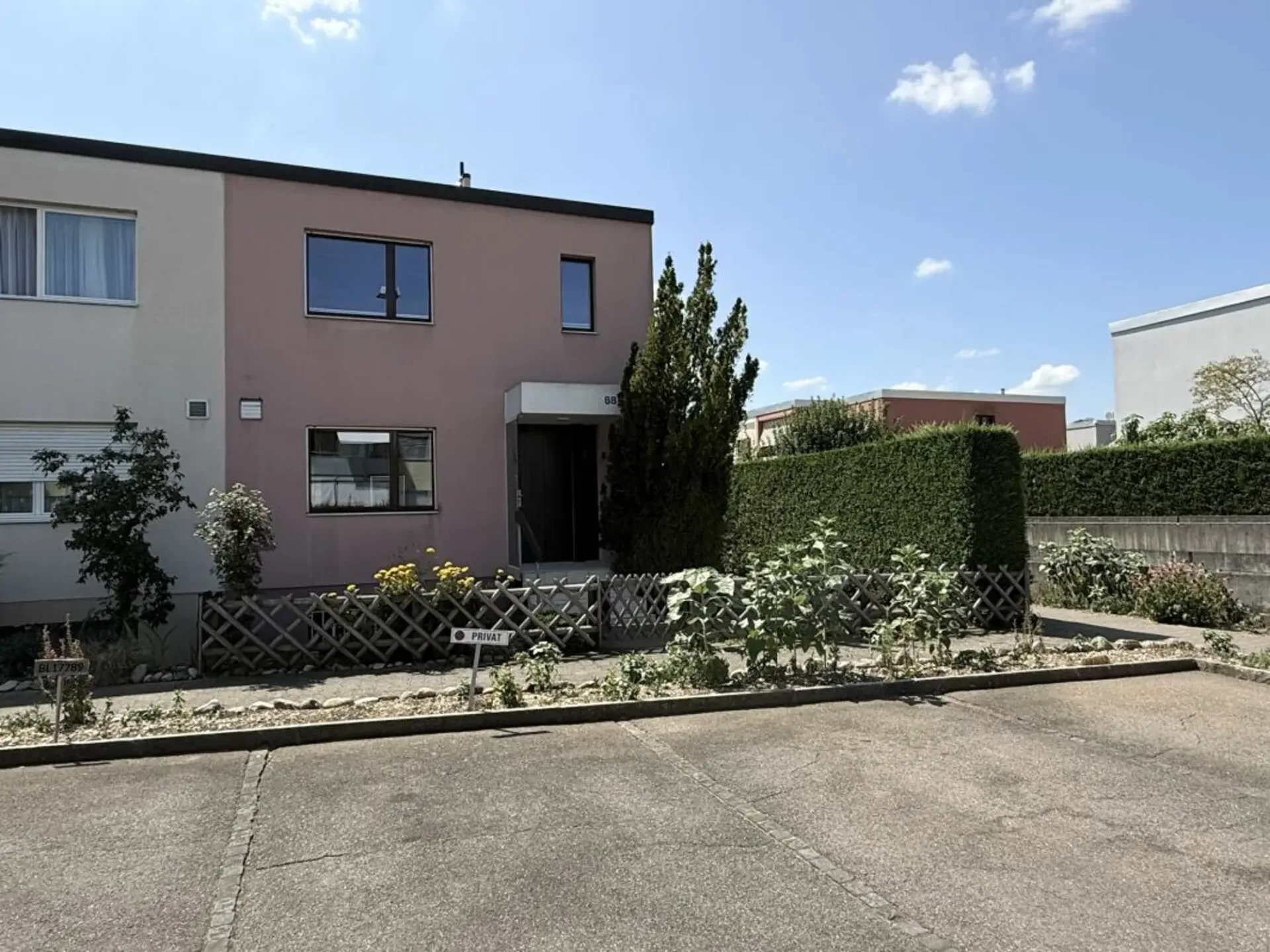 Ruhig gelegenes 4 1/2 Zimmer Eck-Einfamilienhaus mit Garten