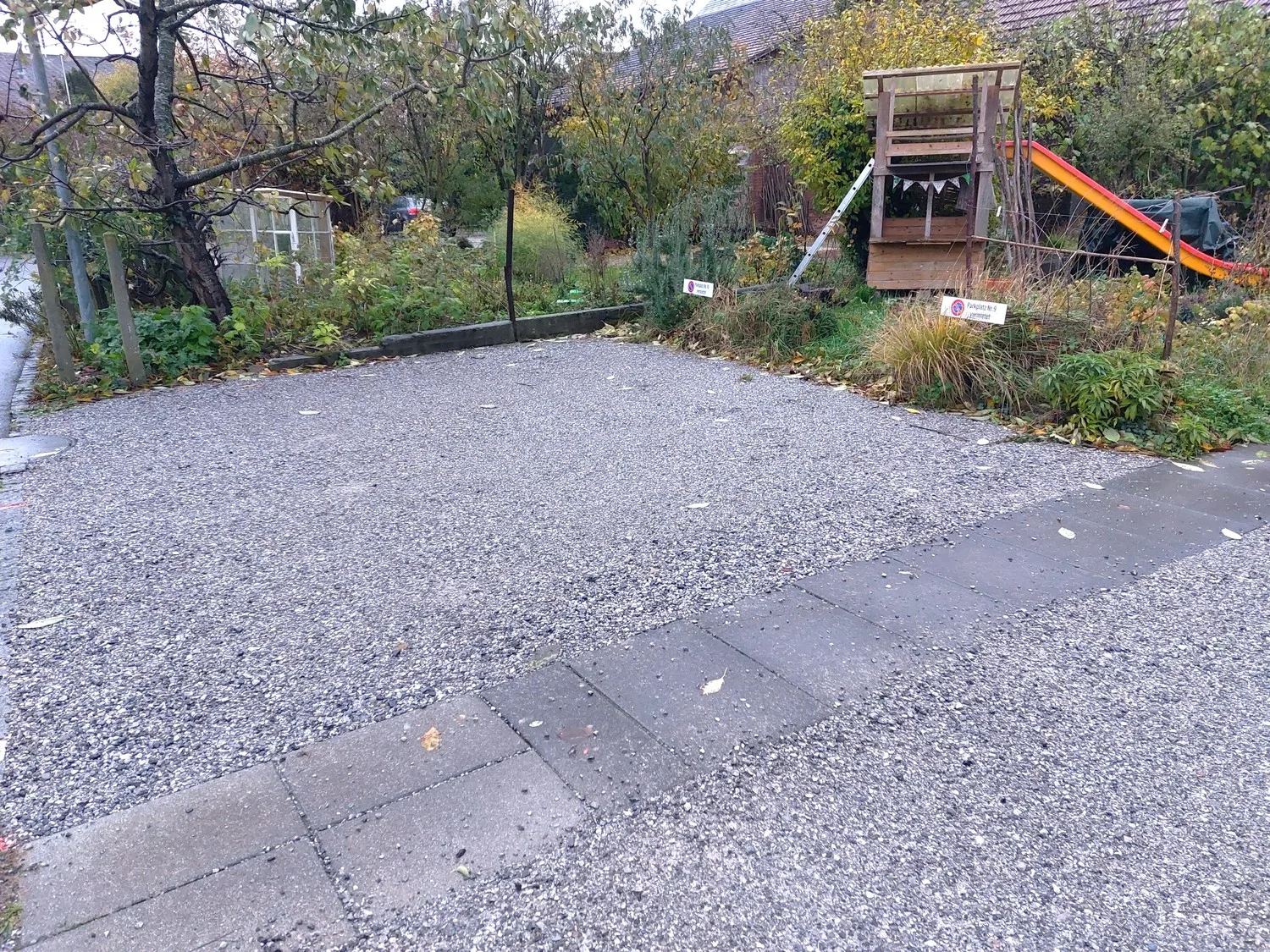 Parkplätze im Zentrum von Erlach zu vermieten!