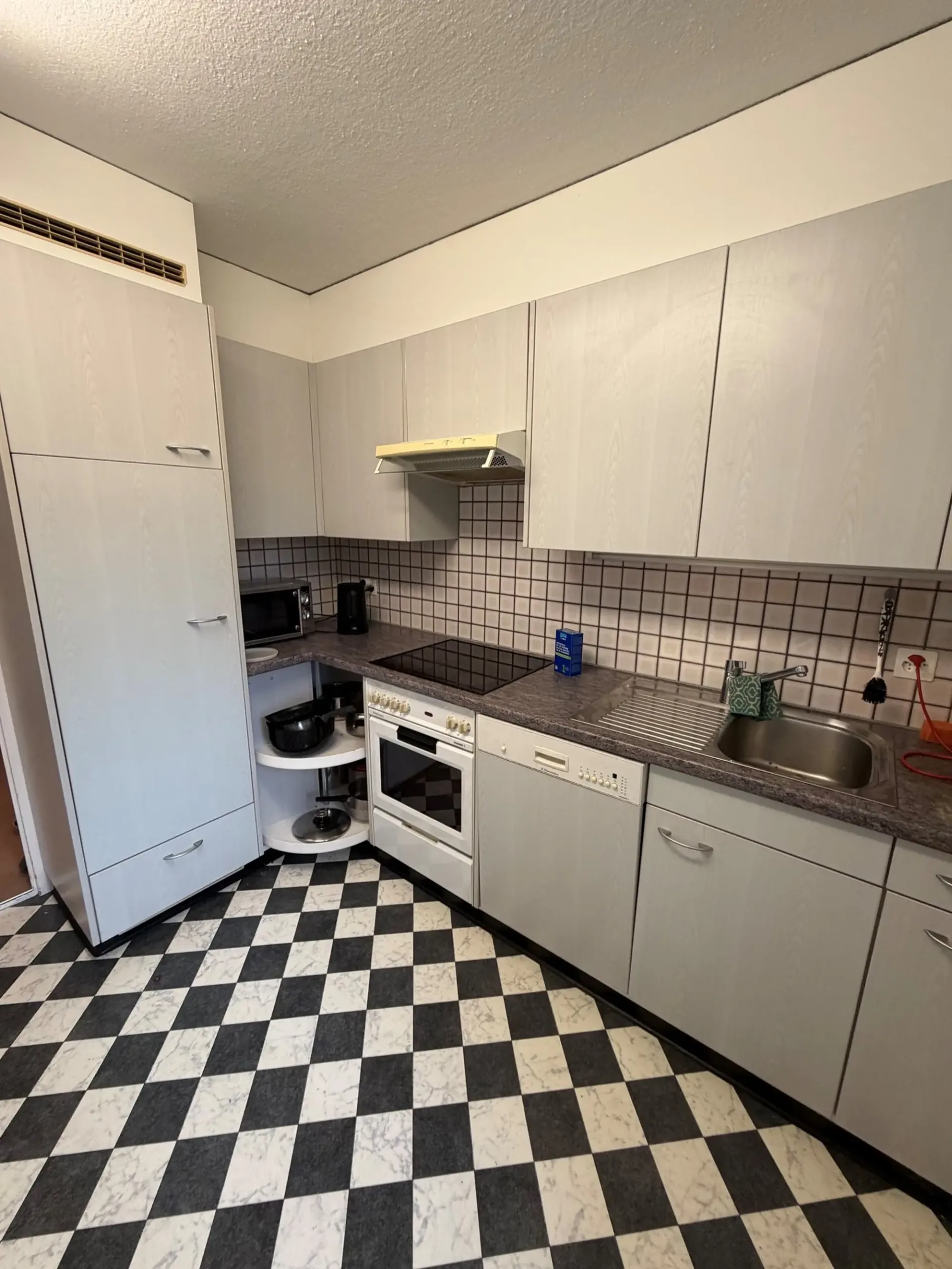 schöne 4 Zimmer Wohnung