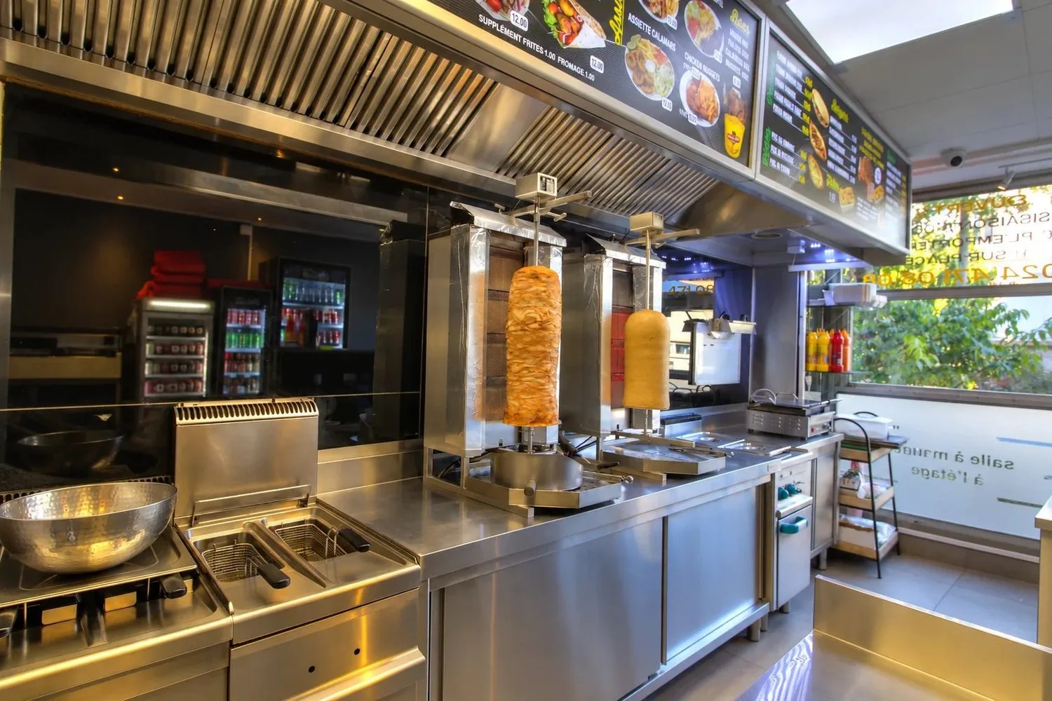 Commercial Fund Kebab, Pizza, Tacos in the city center of Monthey