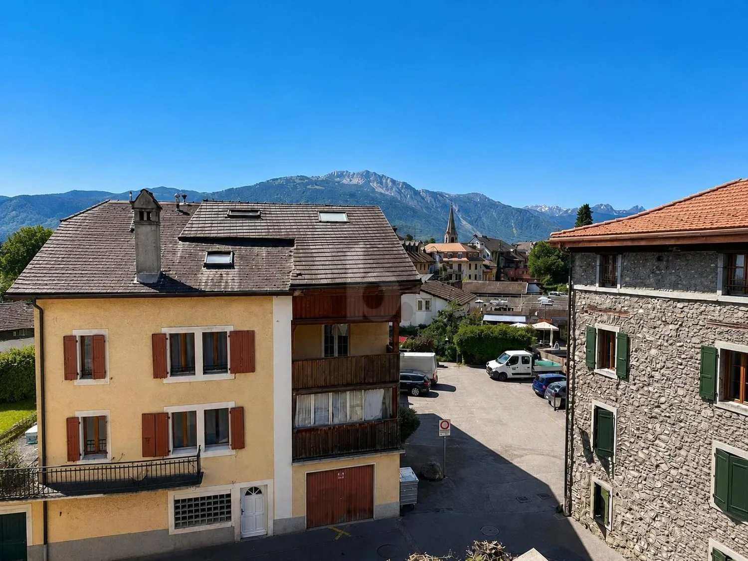 BELLE VUE ET SPACIEUX AVEC CACHET AU CUR DE BEX