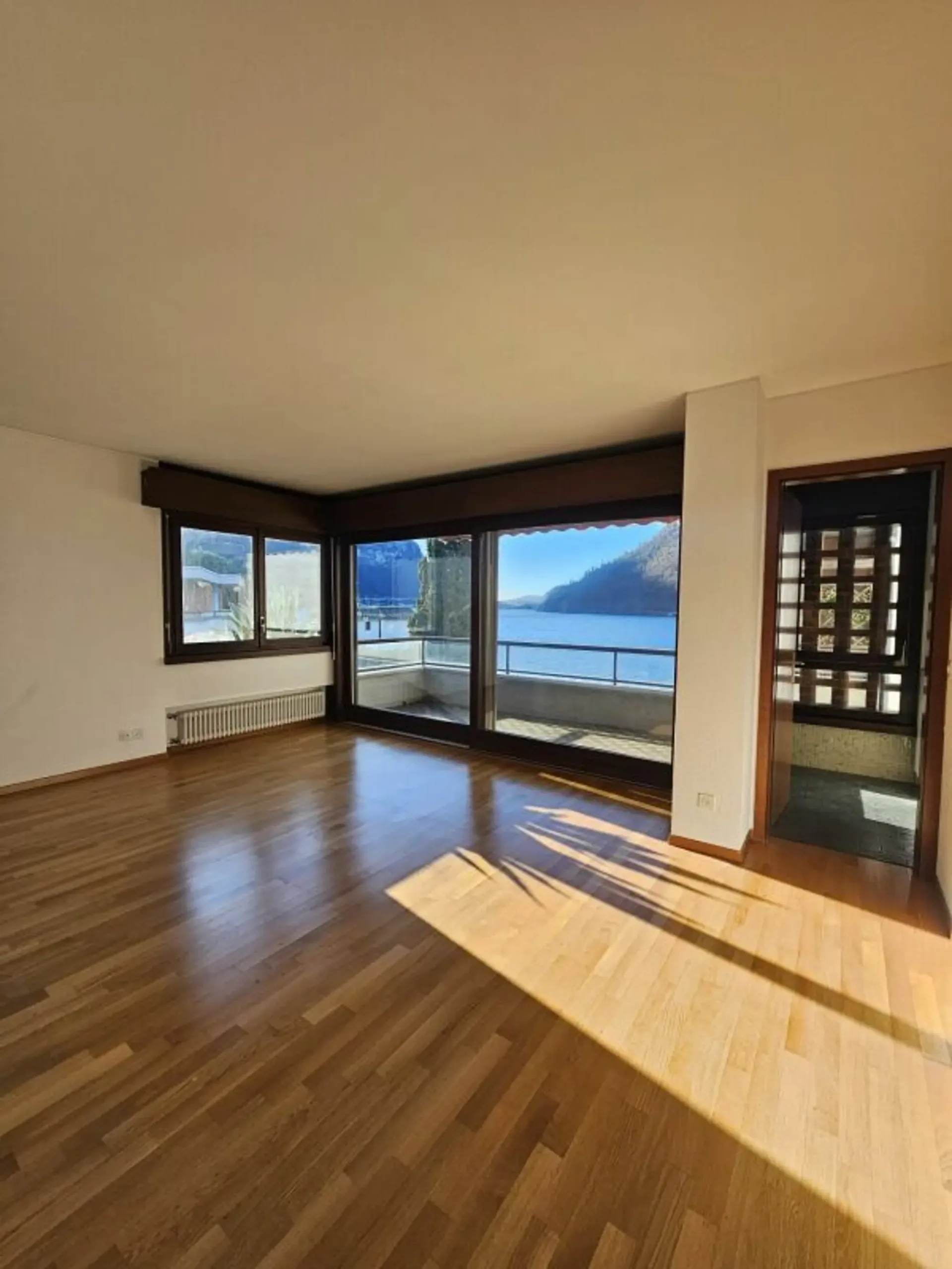 2,5 Lokale mit Seeblick und Balkon