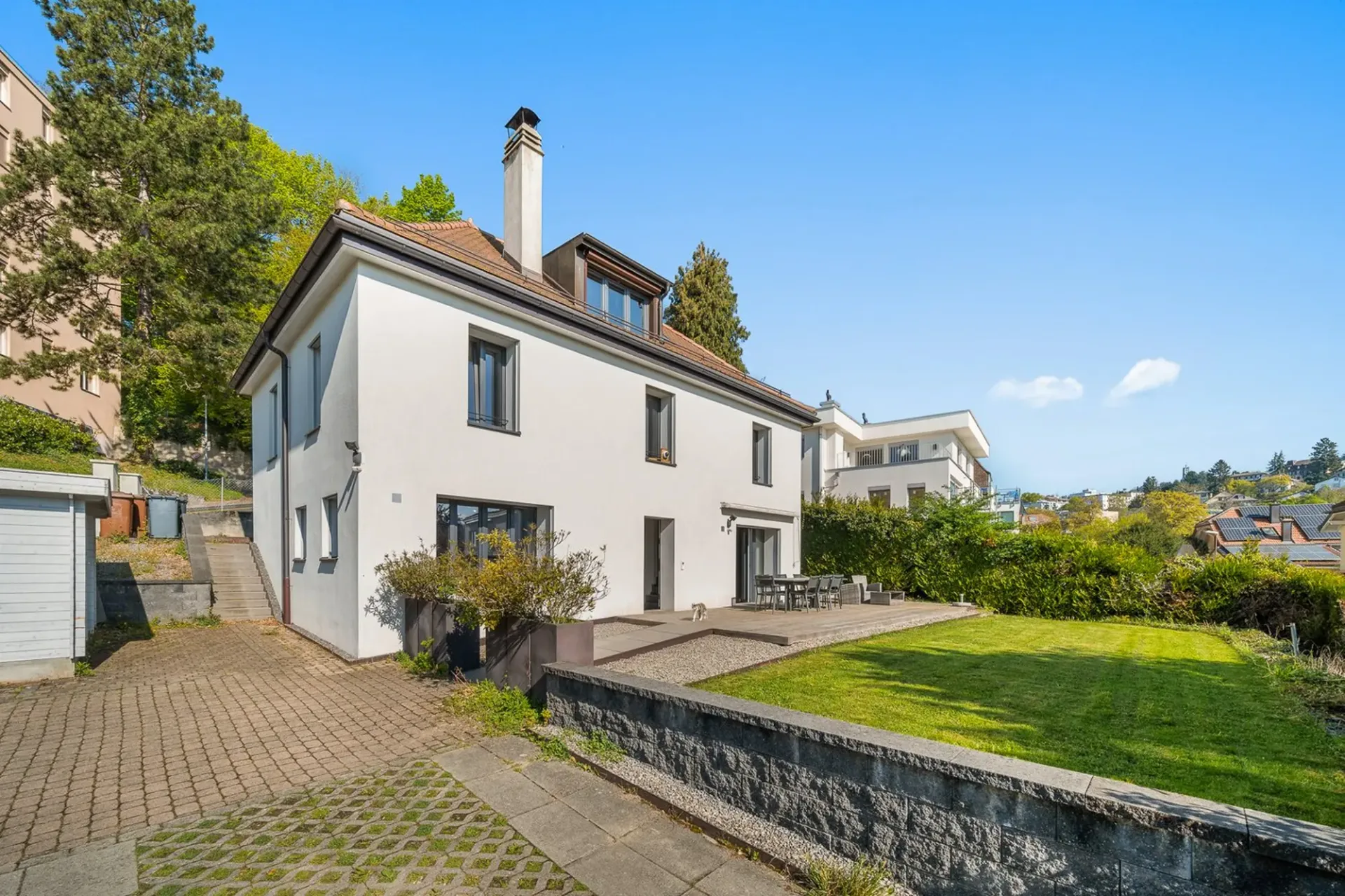 Bellissima casa individuale (con studio indipendente) - situata in posizione ideale vicino al centro