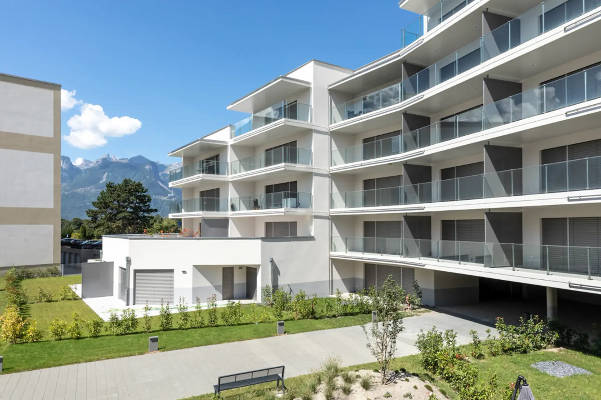 Tiefgaragenparkplatz in Aigle zu vermieten / 1. MIETE ANGEBOTEN