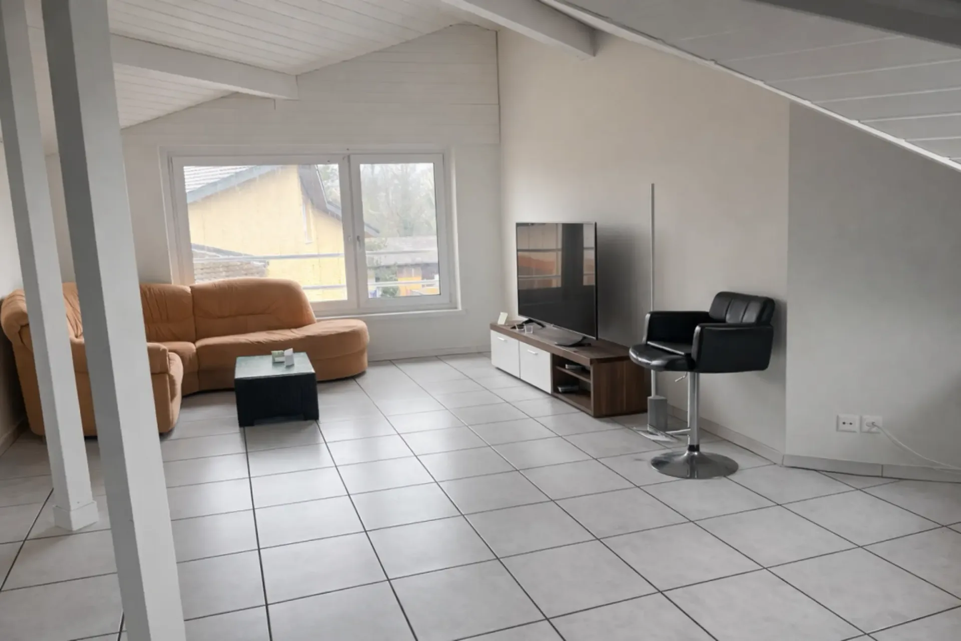 Helle 7.5-Zimmer-Maisonettewohnung mit Balkon in familienfreundlichem Quartier