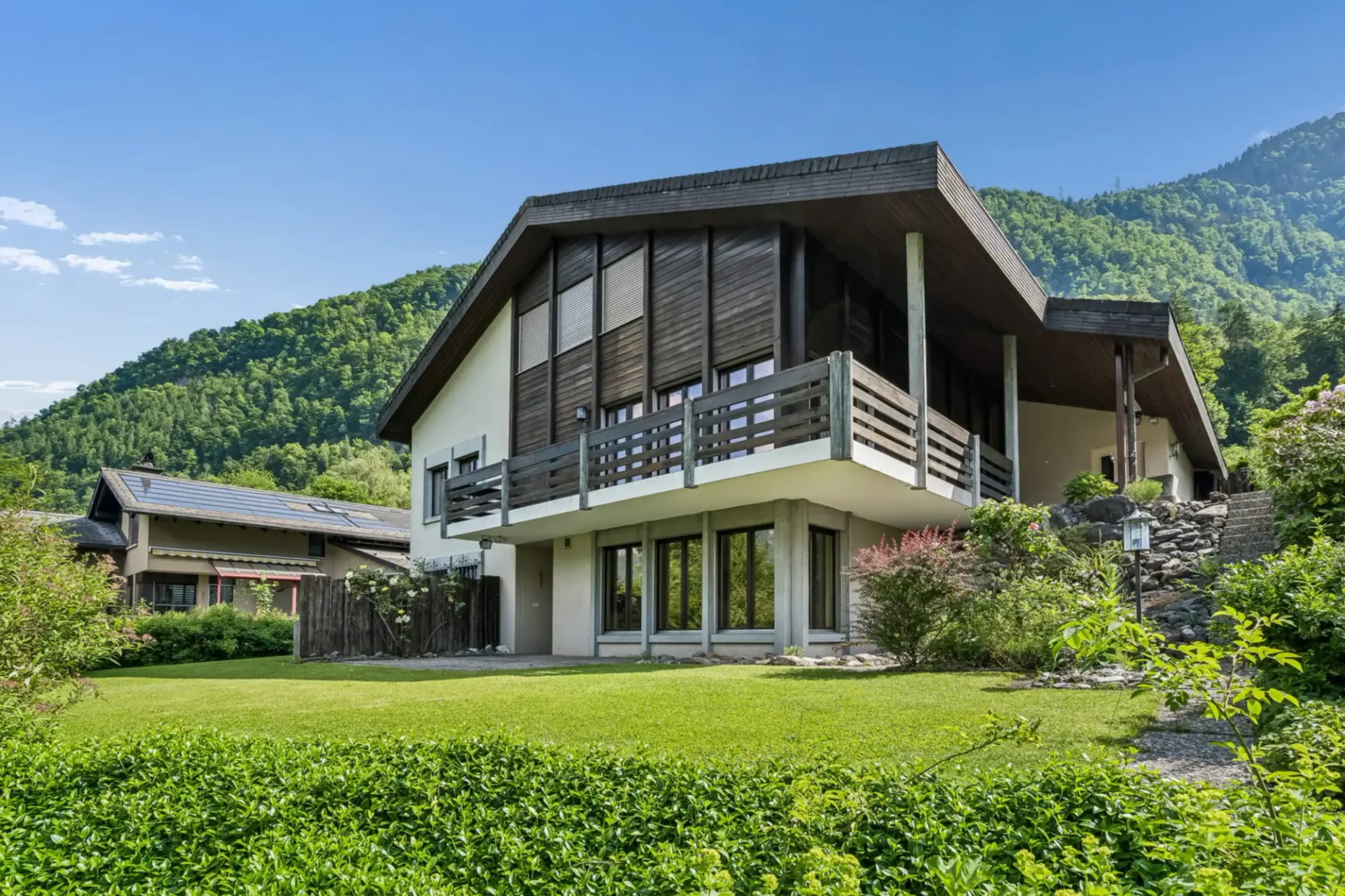 Grosszügiges  6-Zimmer-Einfamilienhaus in Mollis – Wohnen mit Weitblick