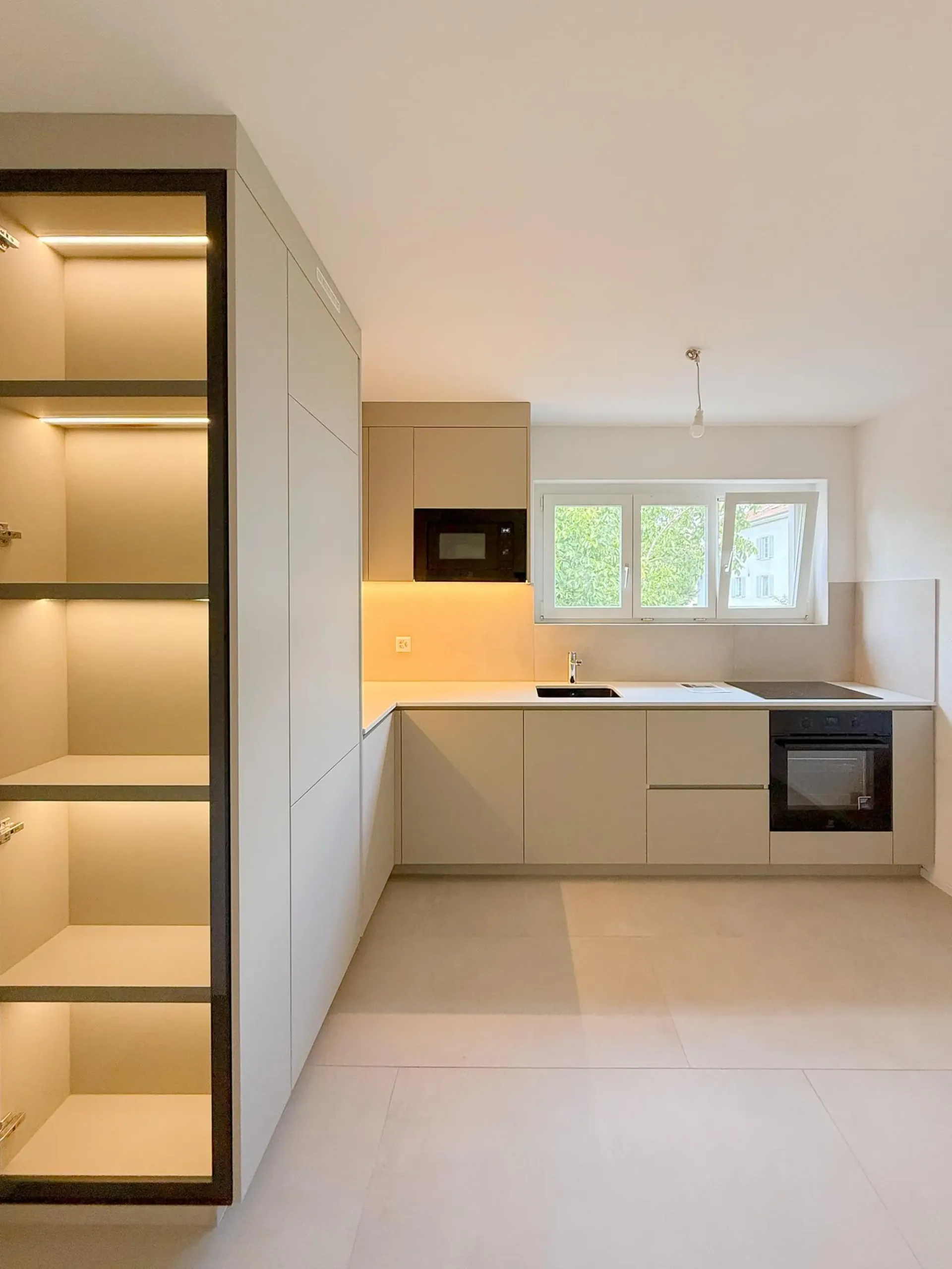 Appartamento di 4 locali ristrutturato in modo moderno e di alta qualità in una zona tranquilla