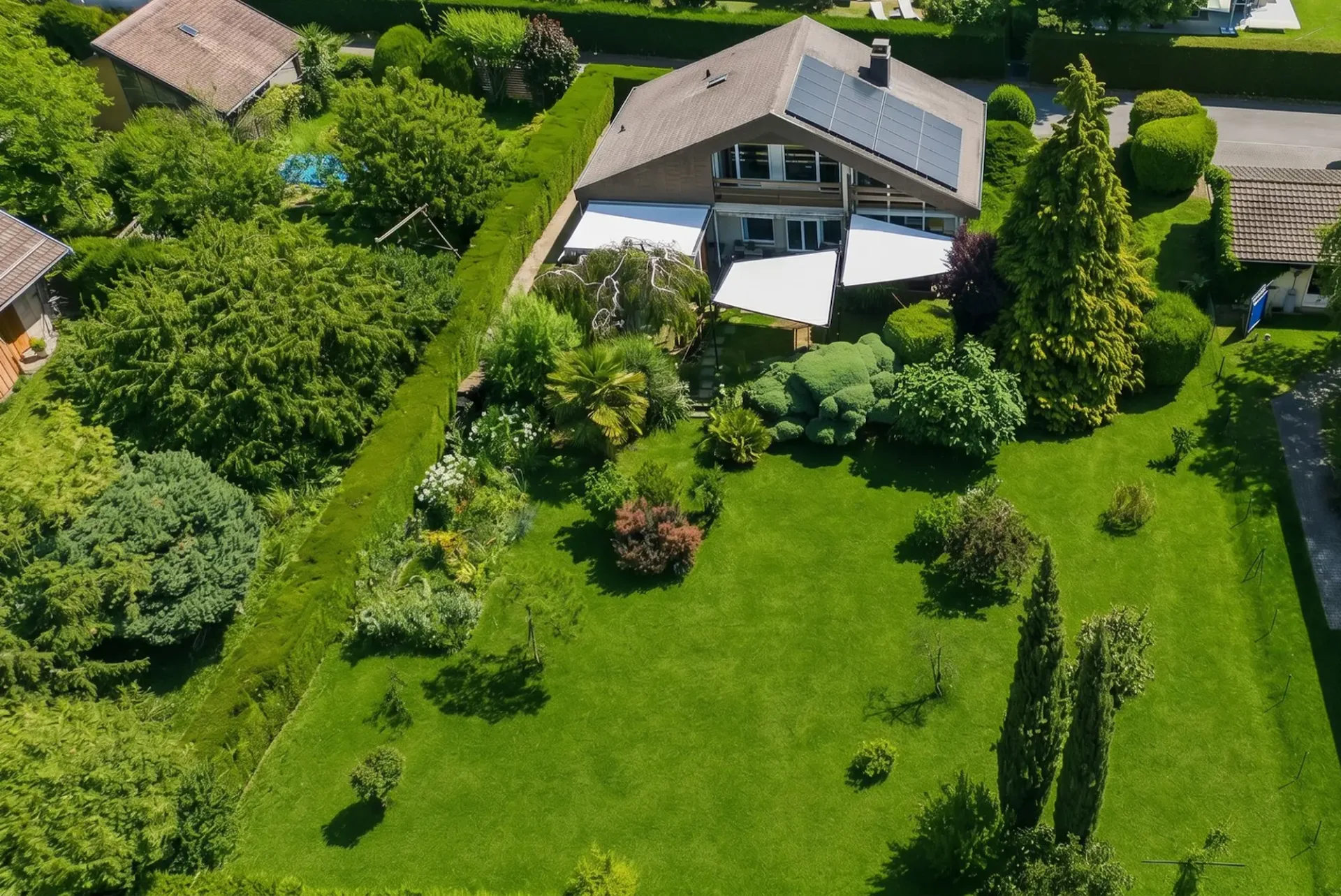 Casa indipendente con grande giardino in un quartiere residenziale