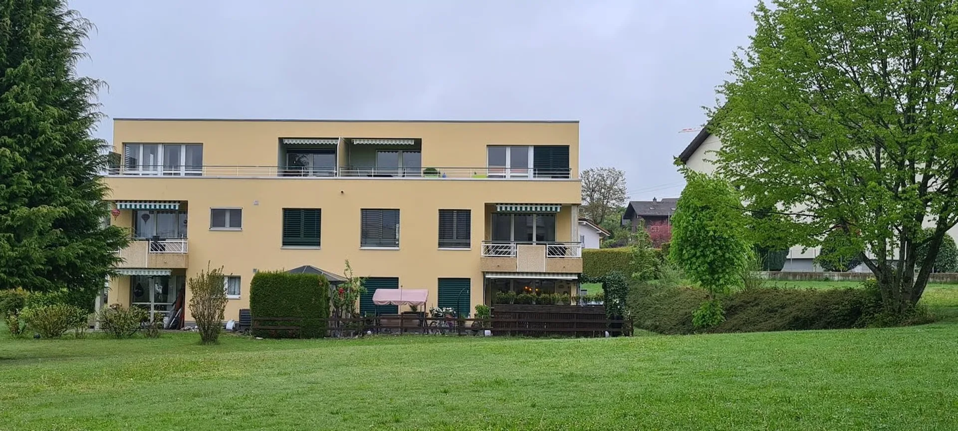 Charmanter Apartment mit 4.5 Zimmern im Erdgeschoss mit Terrasse