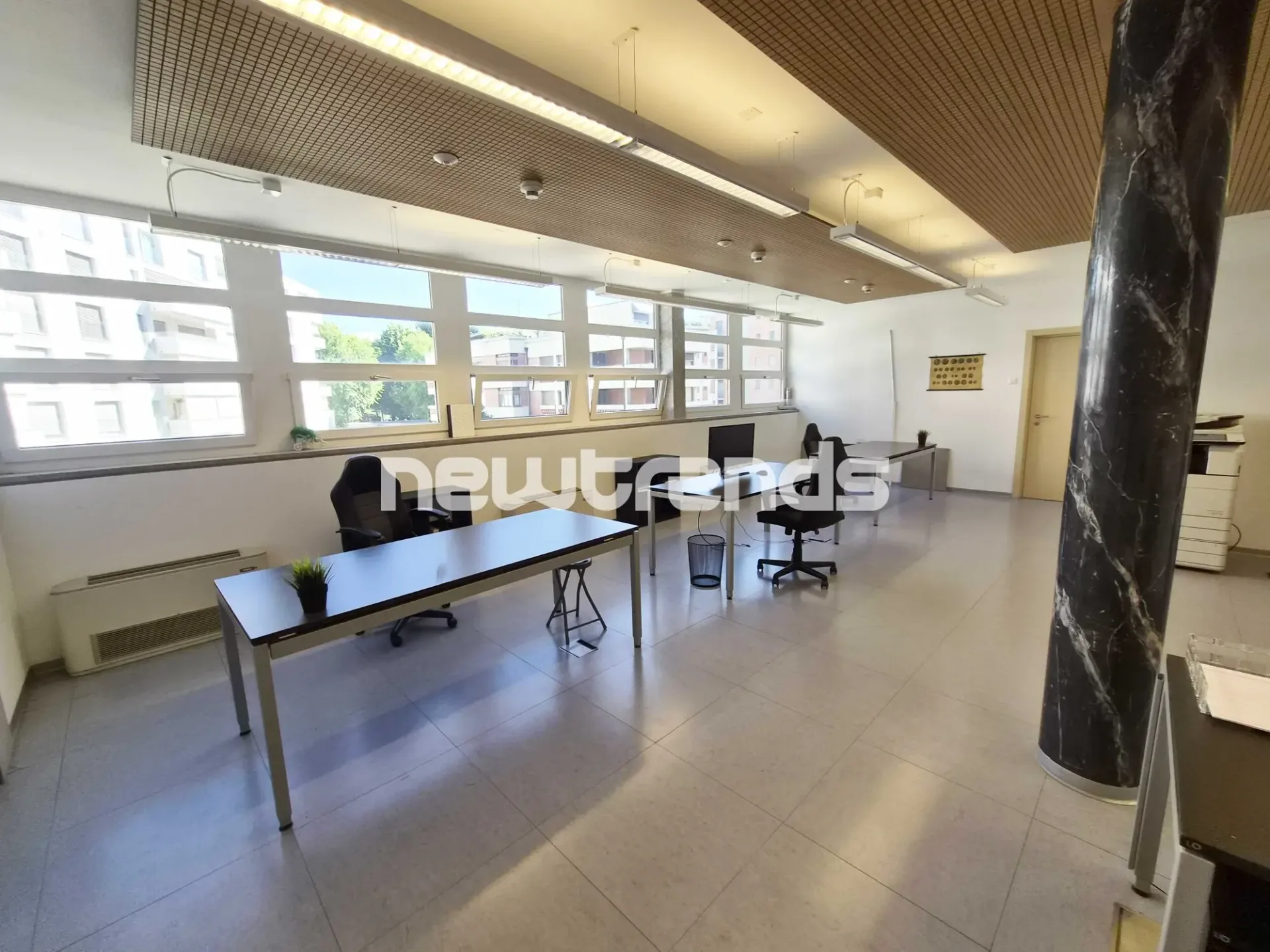 Agno: affittasi ampio ufficio semi-arredato di 230 m², disponibilità i