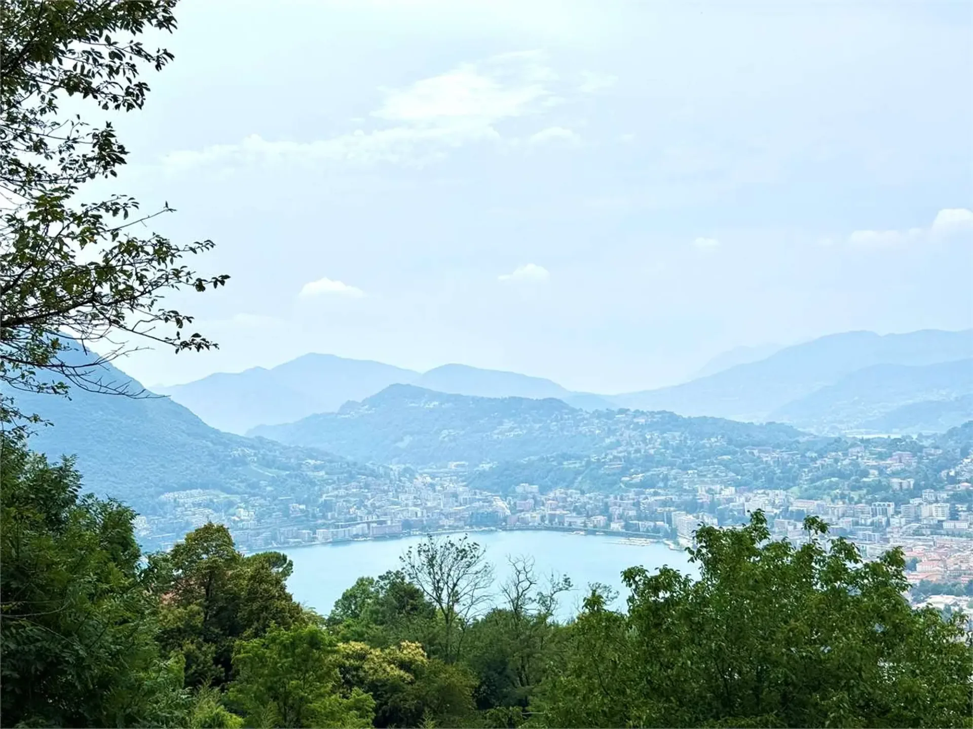 Aldesago zur Miete 3,5 möbliert mit Seeblick
