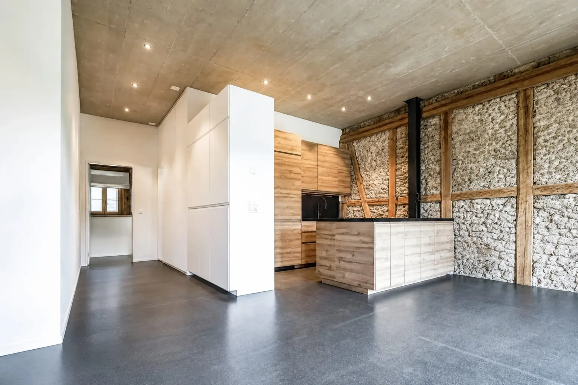 Historisches Bijou mit modernem Ausbaustandard - 2.5-Zimmer-Wohnung mit Balkon