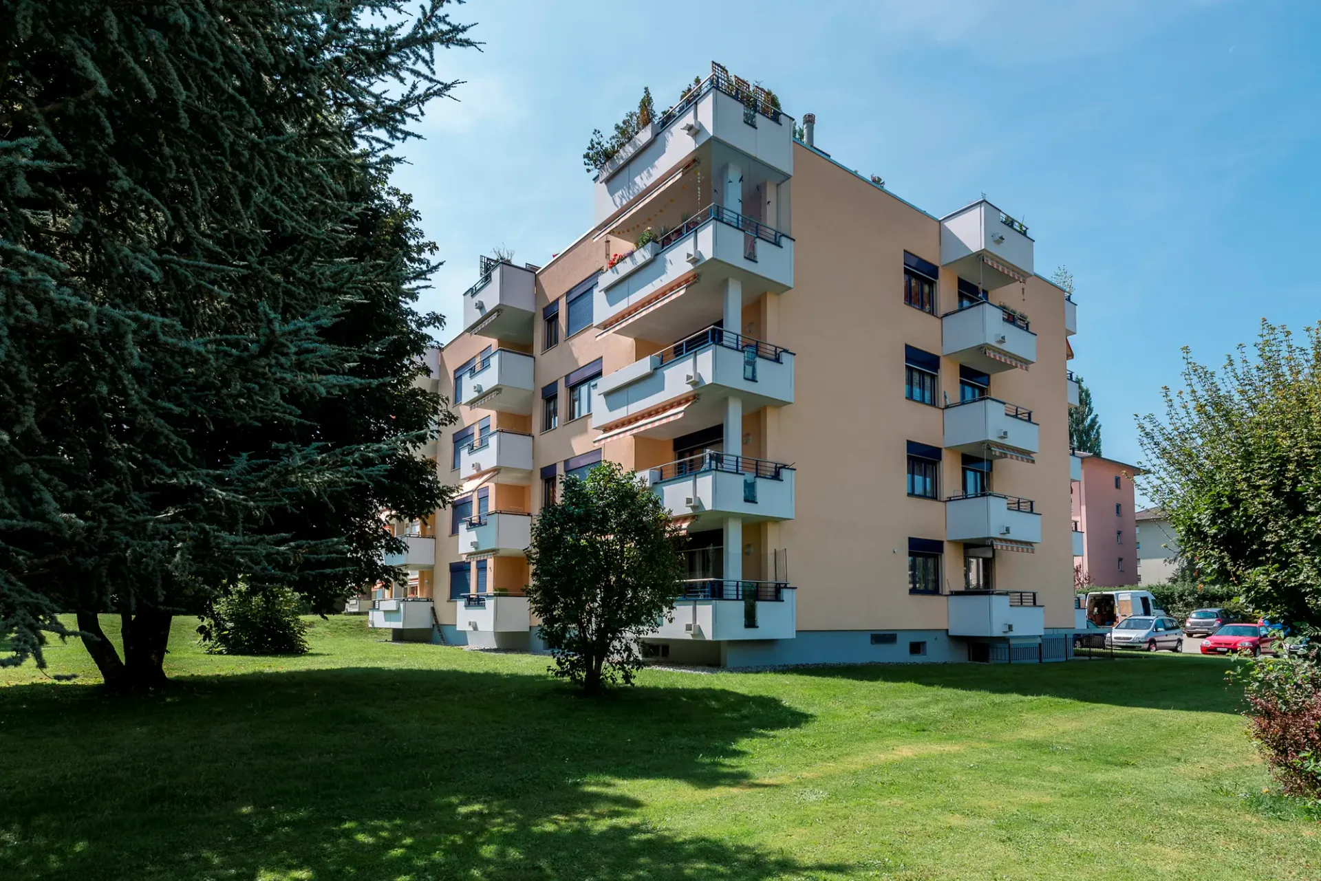 Geräumige Unterkunft in ruhiger Nachbarschaft !