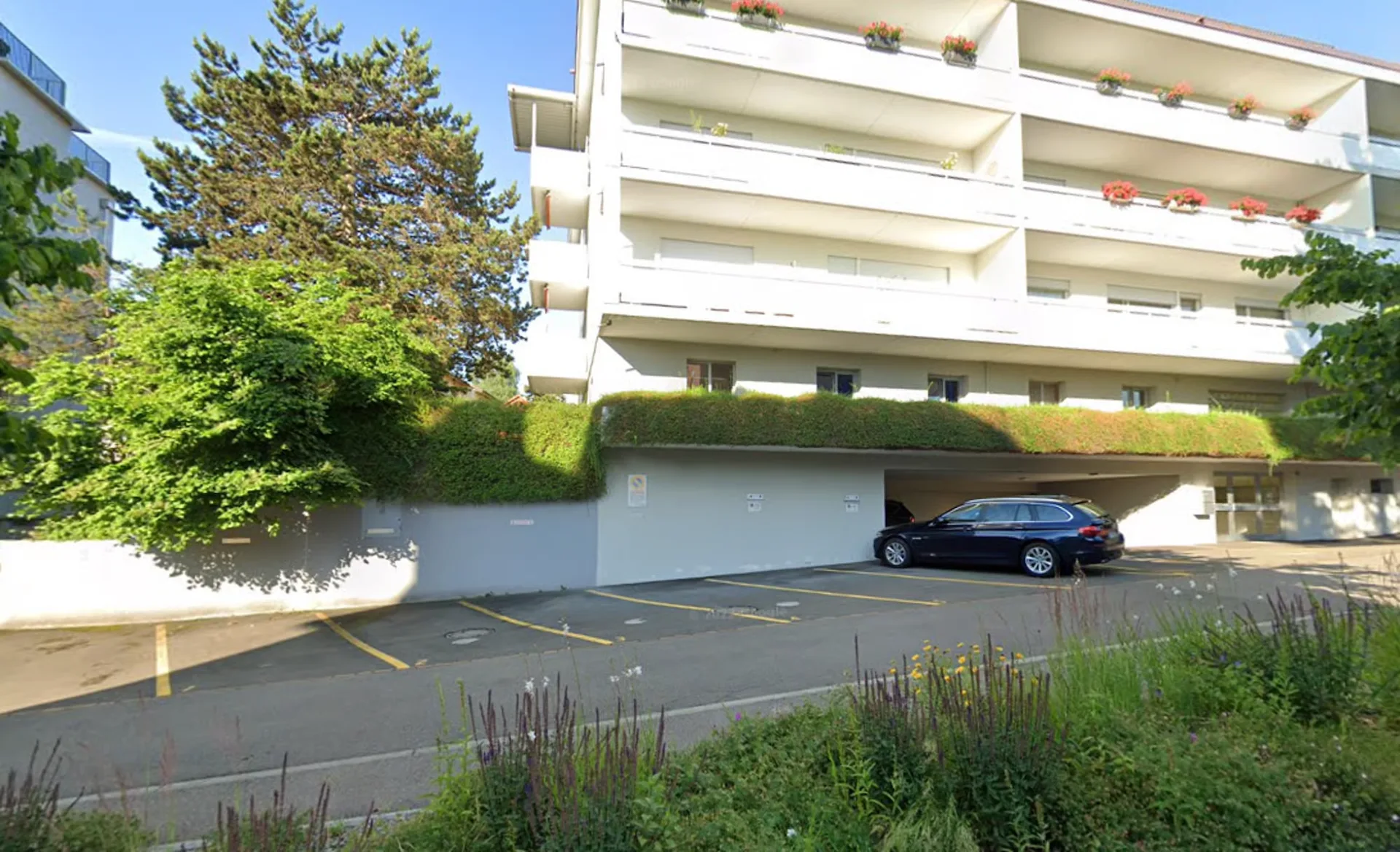 Zentraler Parkplatz in Thalwil nur 2 Minuten vom Bahnhof entfernt