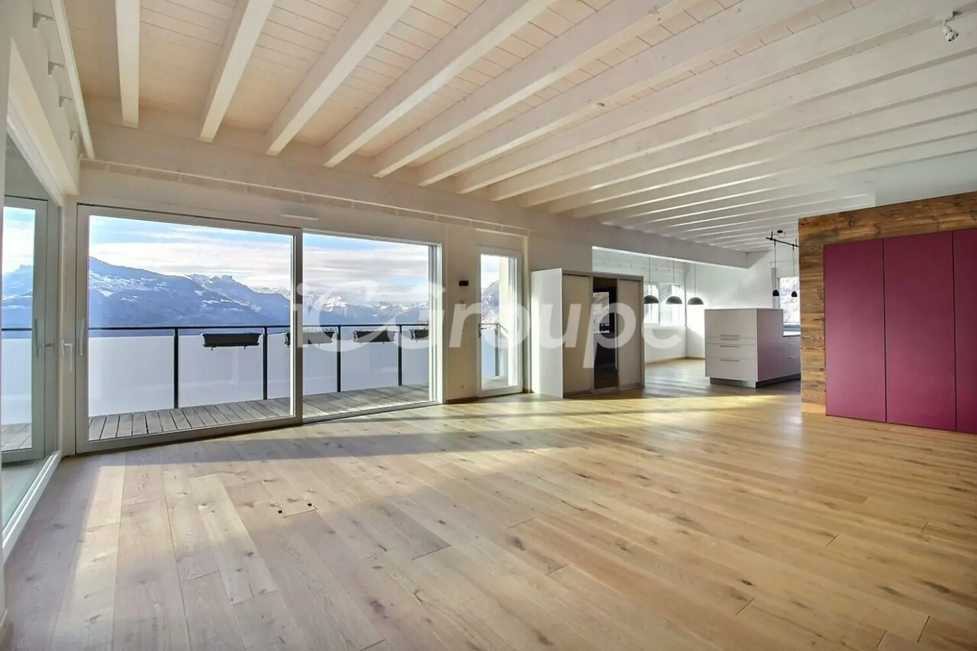Prächtige 4.5-Zimmer-Dachwohnung mit 217 m2