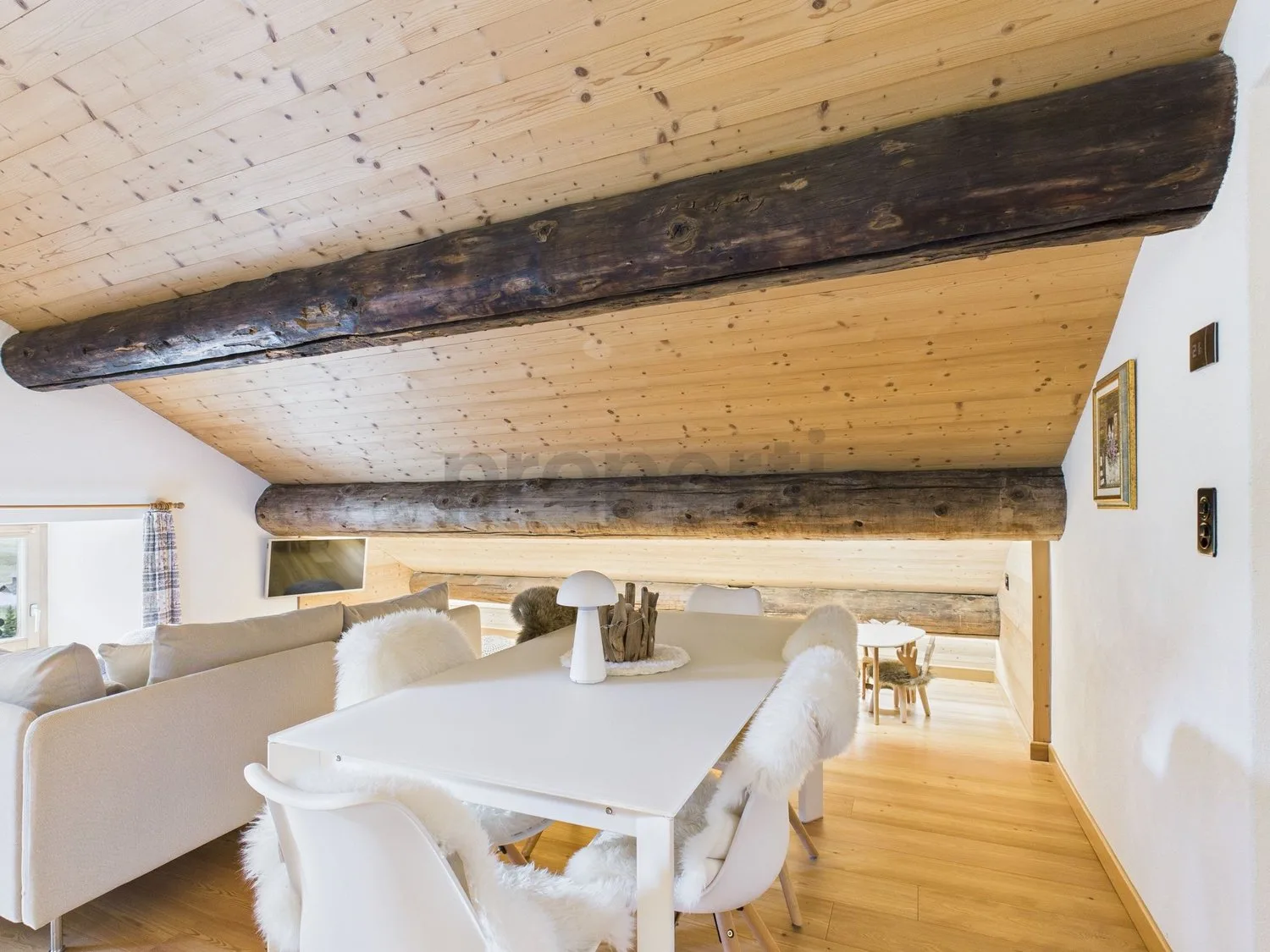 Tradition trifft Komfort: 2.5 Zimmer Zweitwohnung in Nufenen - naturverbunden und doch modern