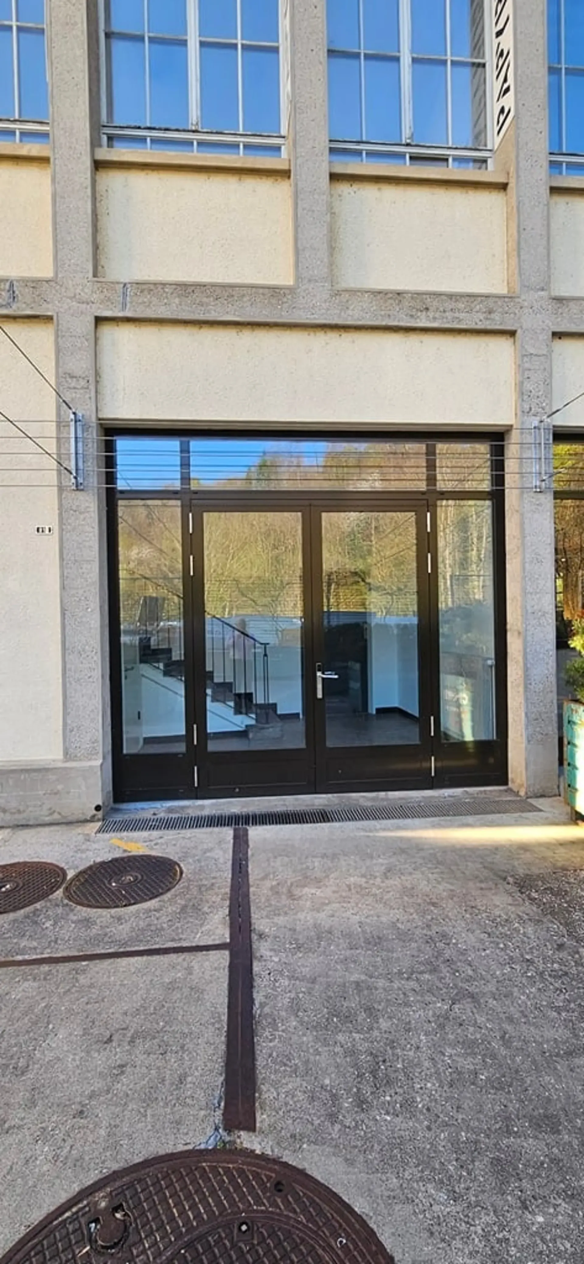 Büro und Atelier im 1. Stock in Penthalaz