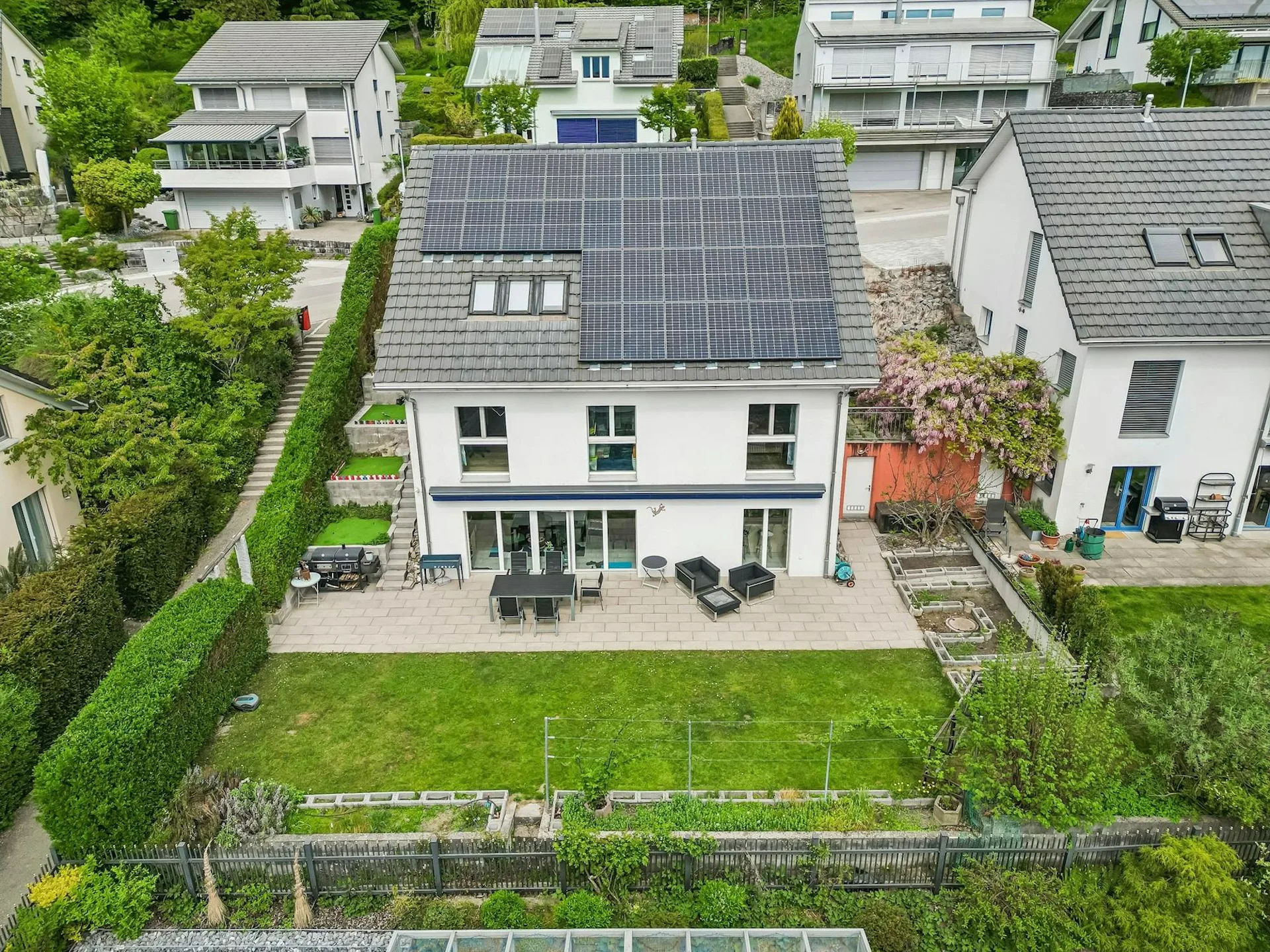 5.5-Zimmer-Einfamilienhaus an erhöhter und begehrter Lage mit Umschwung