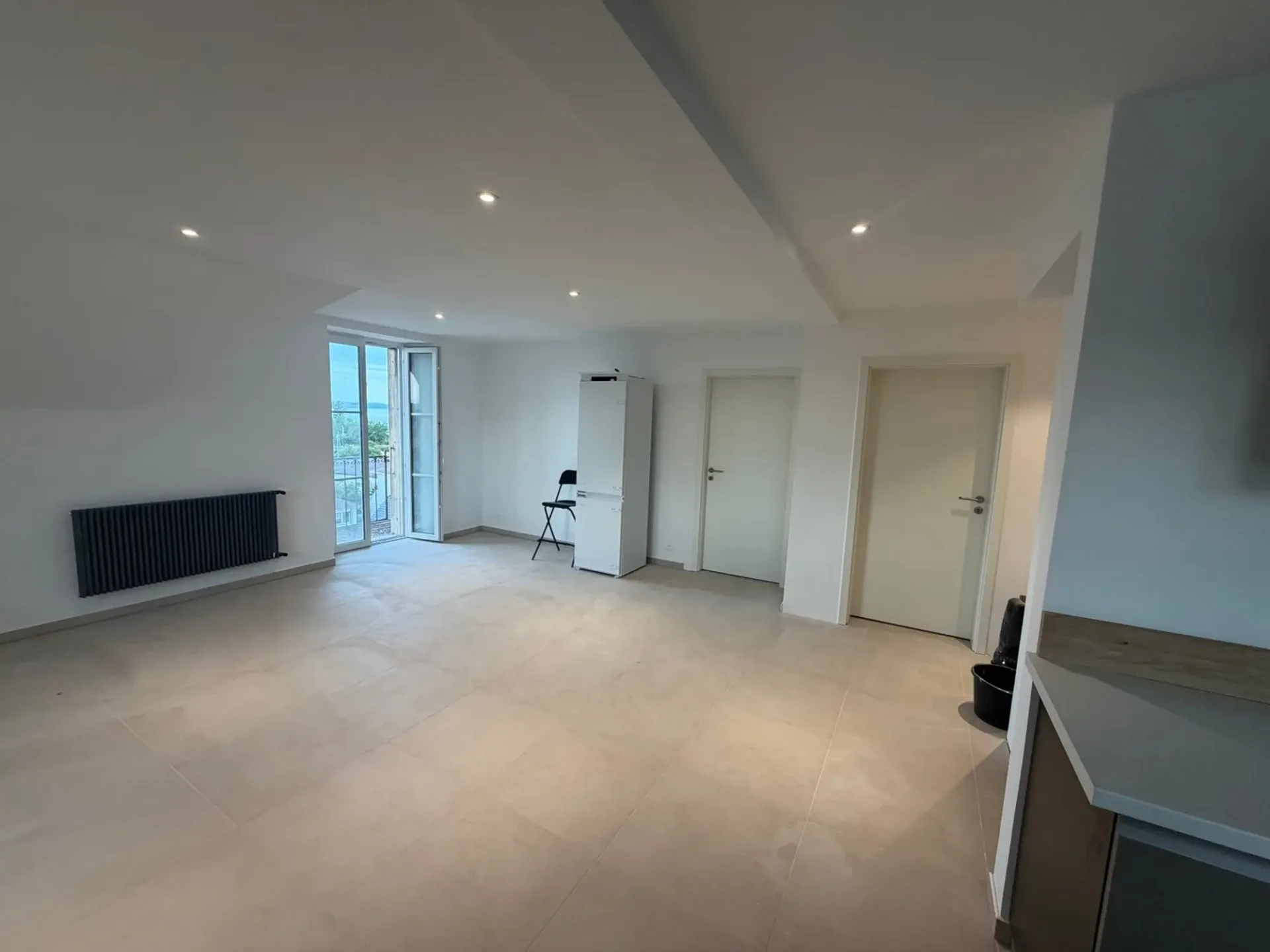 3 wunderschöne Apartments mit 2,5 bis 3,5 Zimmern und Seeblick in Saint-Blaise zur Miete