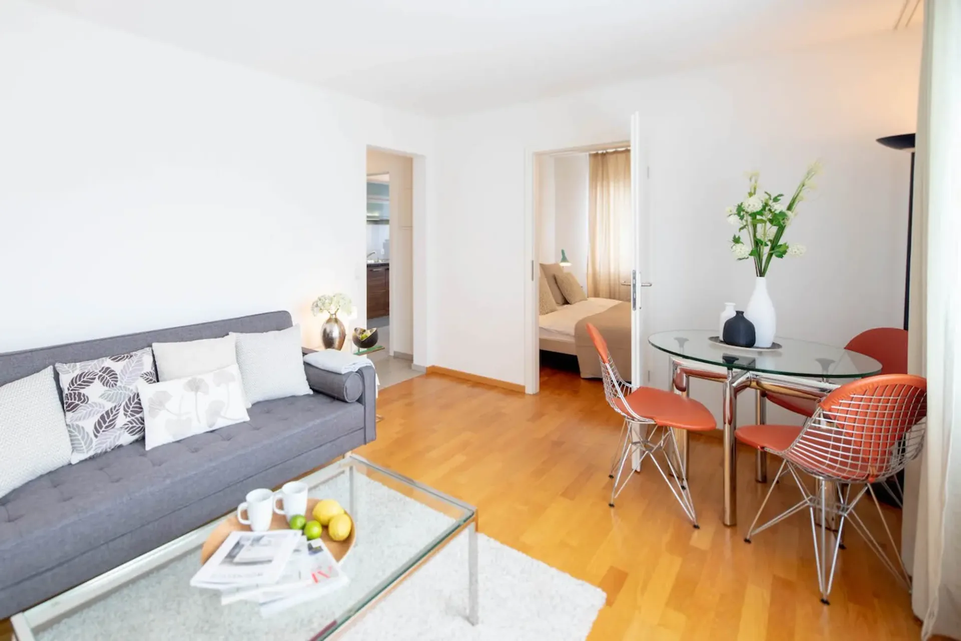 Moderne möblierte 2-Zimmer-Wohnung mit Balkon in Zürich Wiedikon