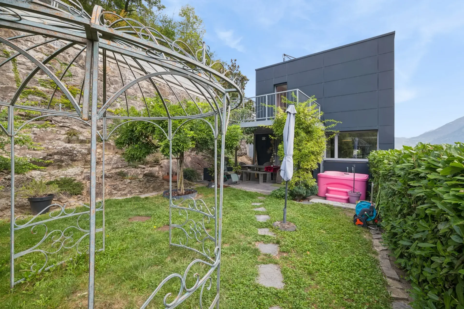 Beautiful individual villa with a lovely garden
