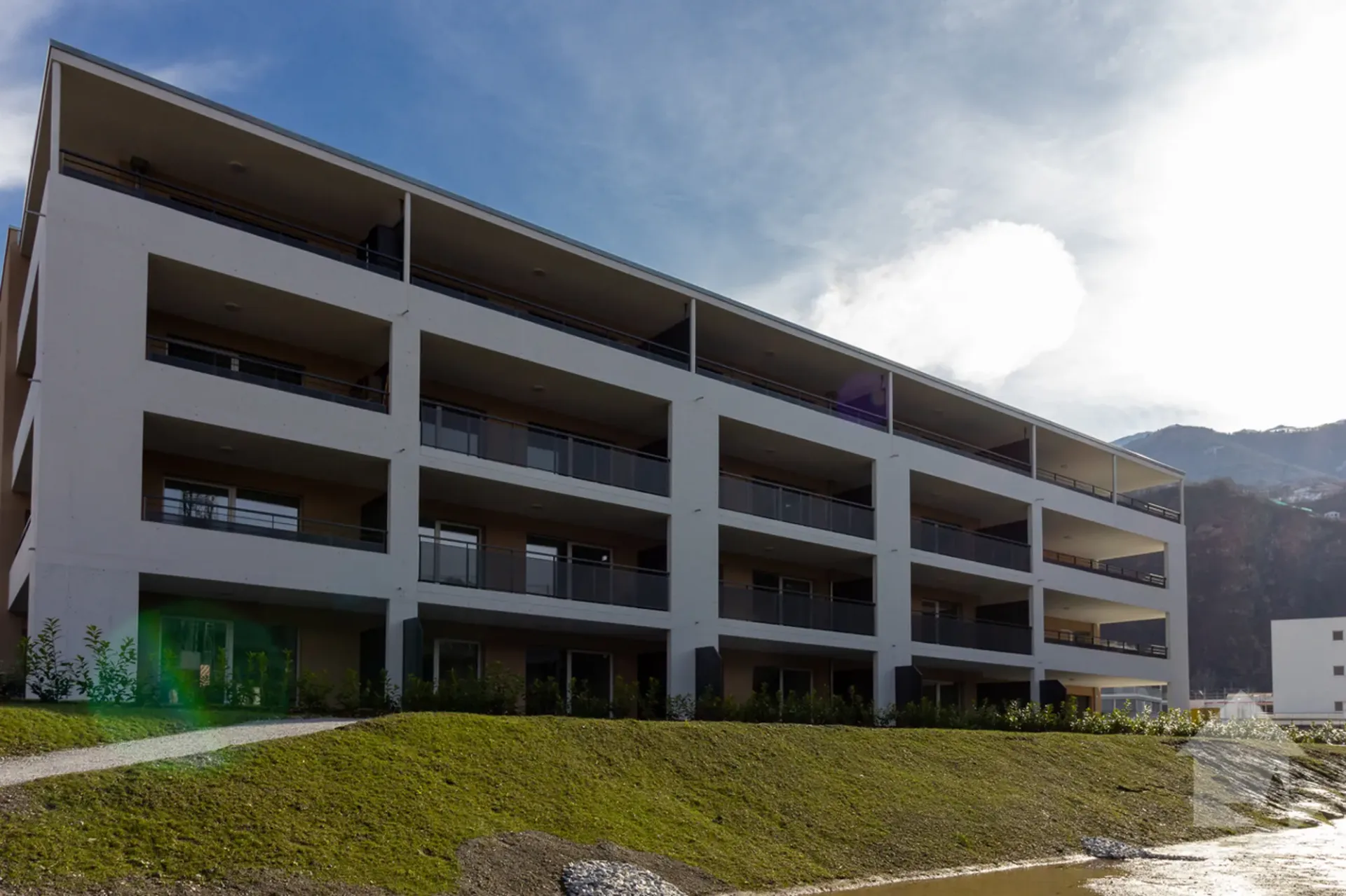 Wohnung 3.5 Zimmer mit 105 m2, Terrasse und Rasen