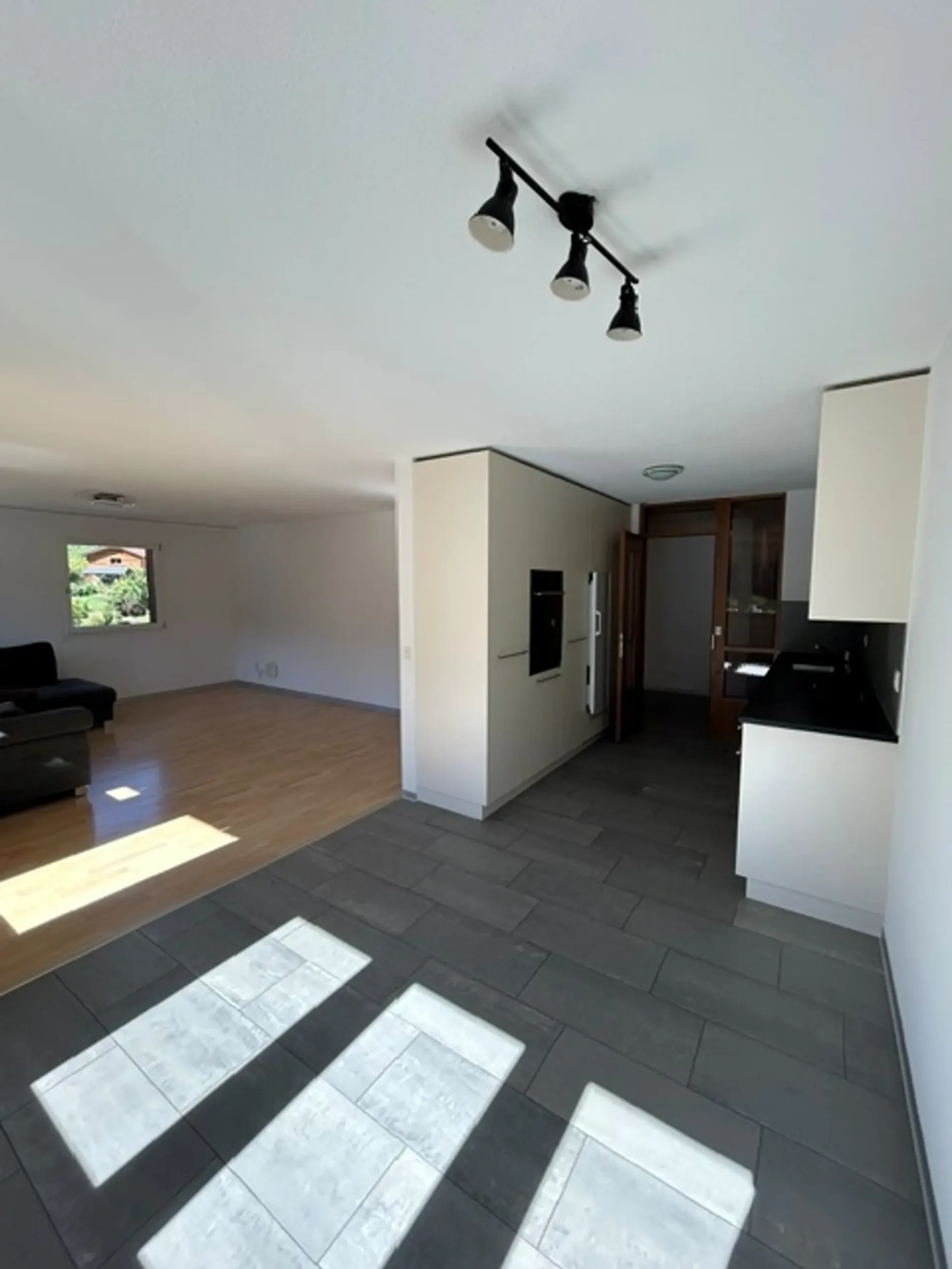 Helle 3-Zimmer-Wohnung mit Bergblick in Lax