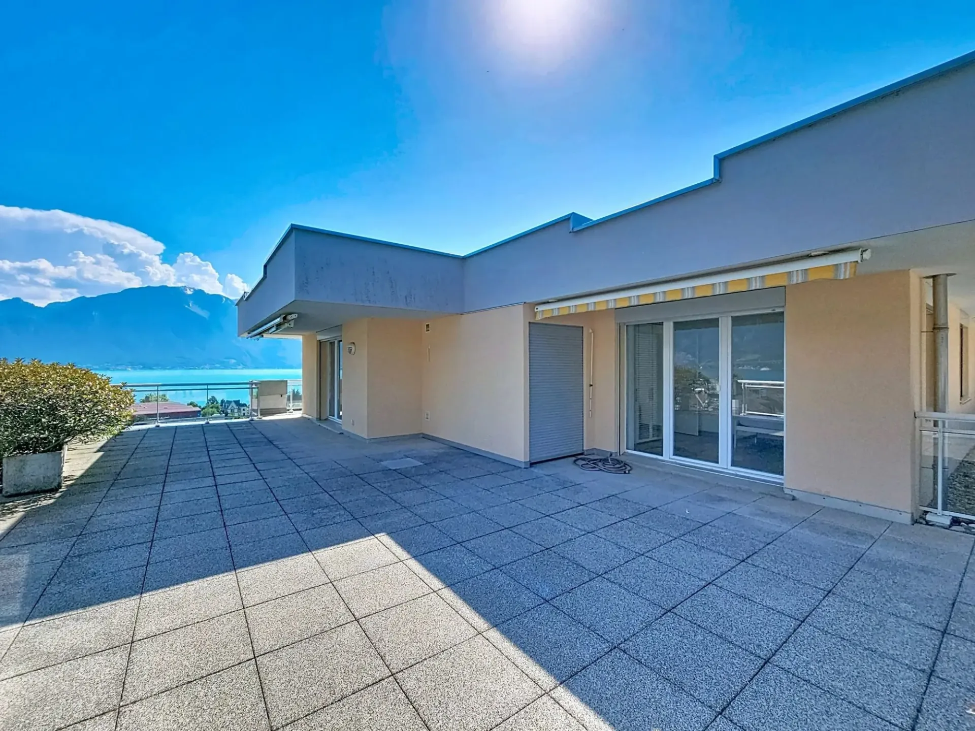 Superba attica di 4 locali con grande terrazza e vista panoramica