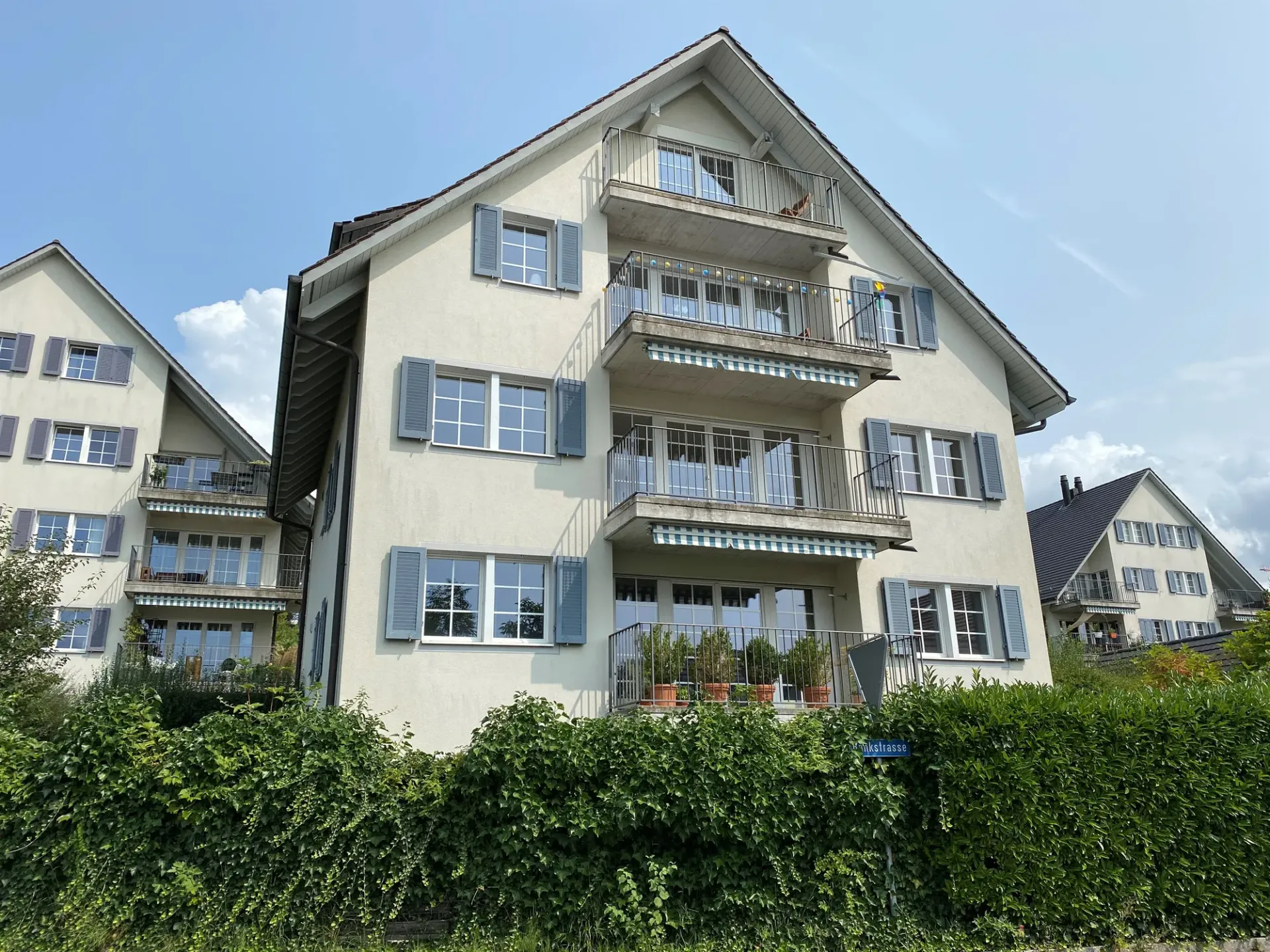 Wohnen an der Goldküste mit herrlichem Seeblick